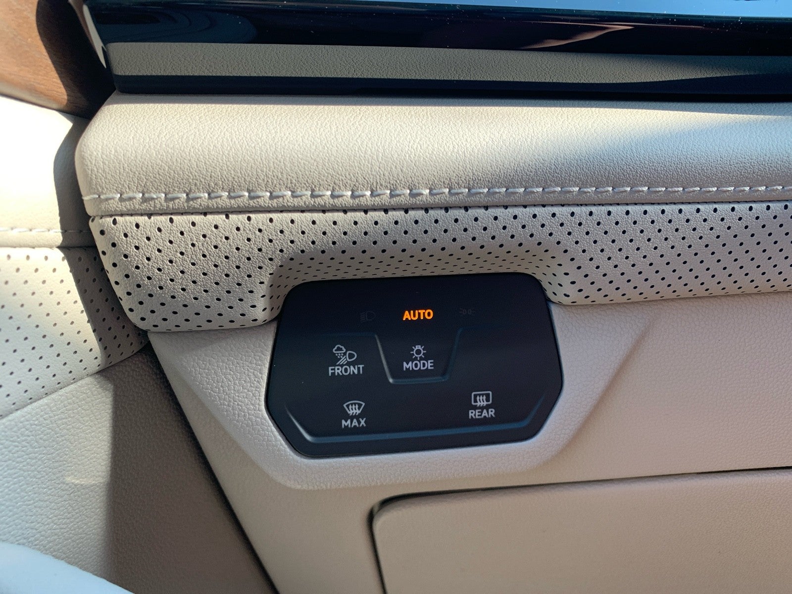 2026 Volkswagen Atlas 2.0T SE w/Technology FWD