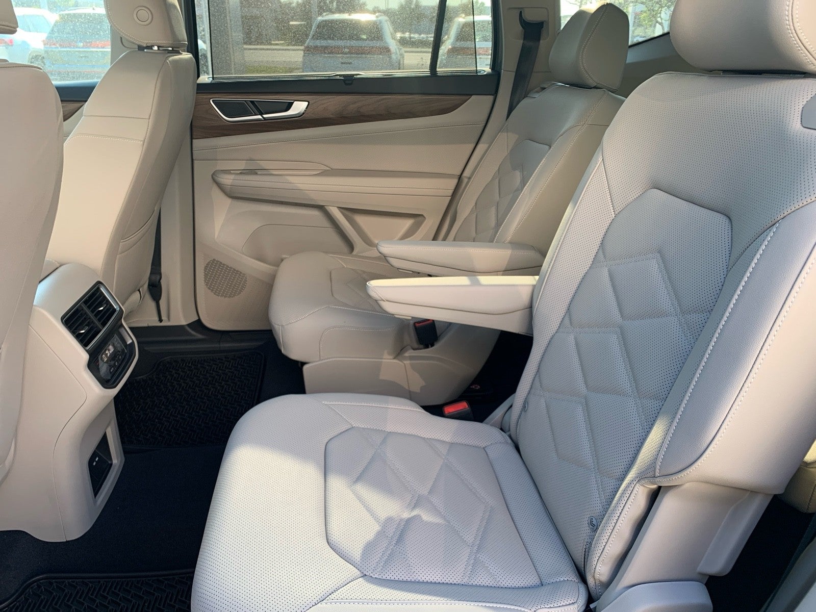 2026 Volkswagen Atlas 2.0T SE w/Technology FWD