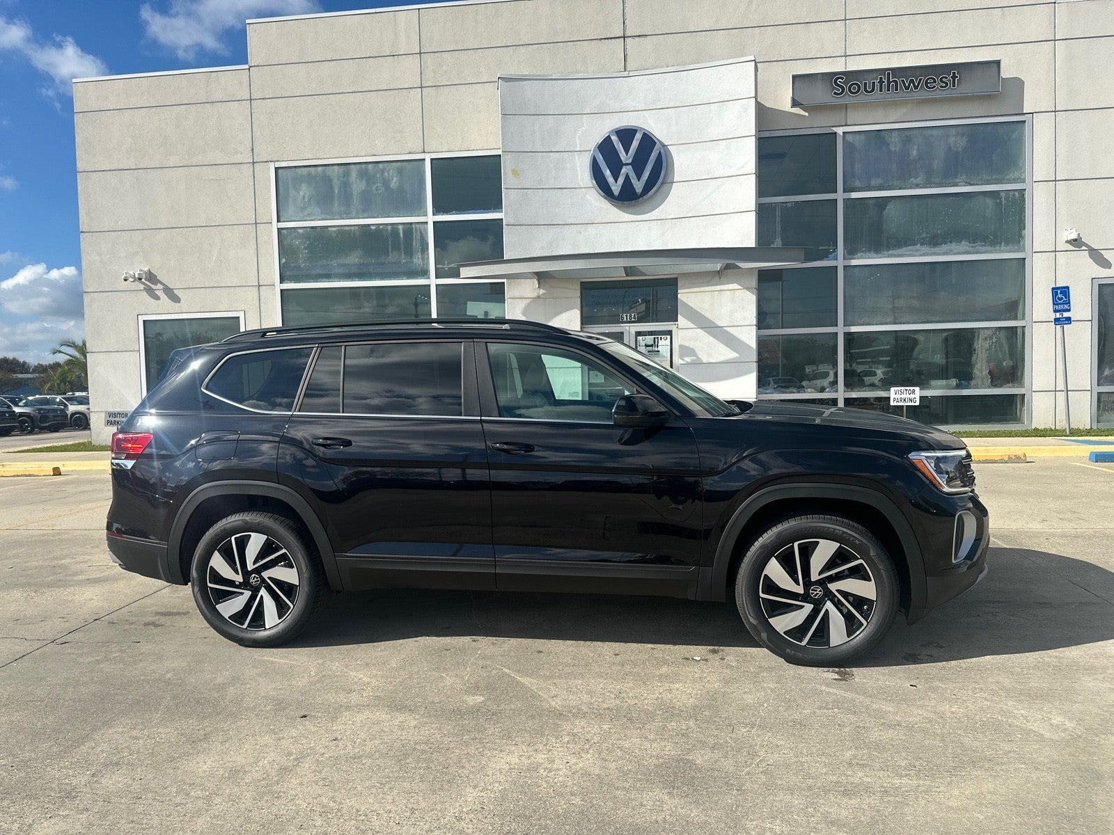 2026 Volkswagen Atlas 2.0T SE w/Technology FWD