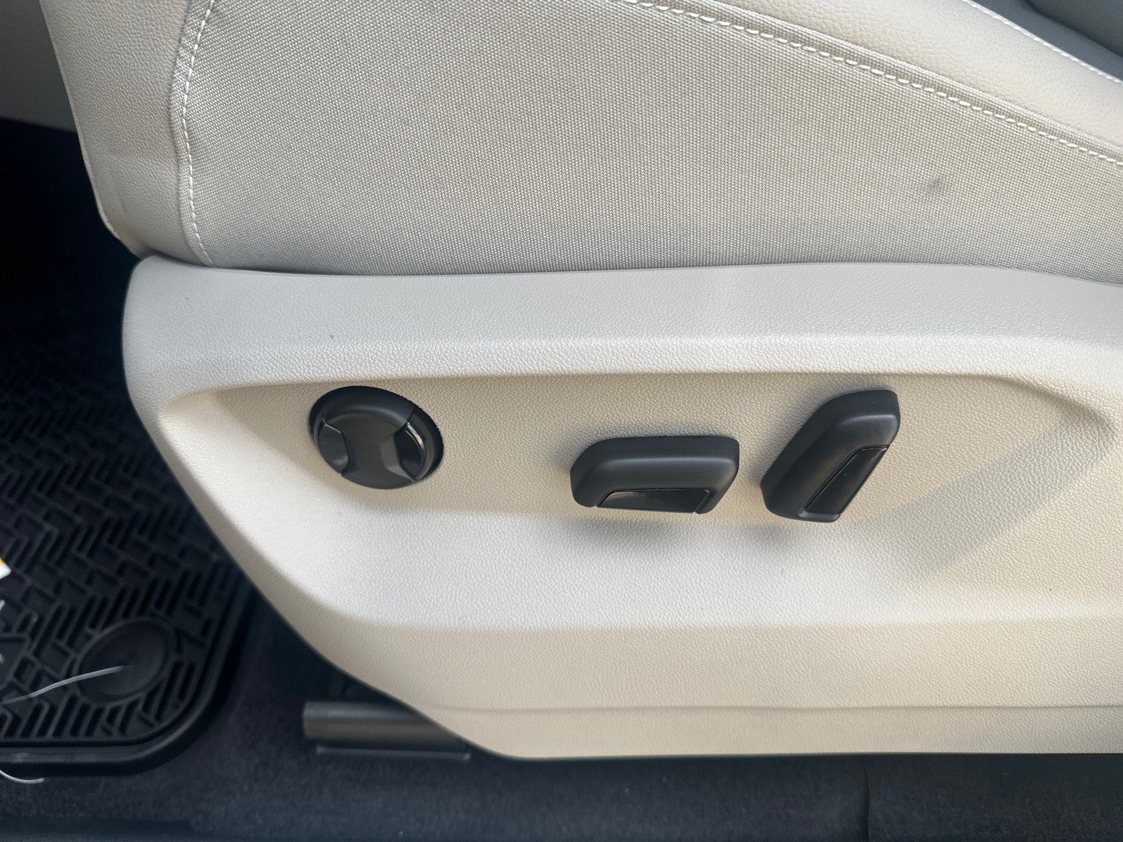 2026 Volkswagen Atlas 2.0T SE w/Technology FWD