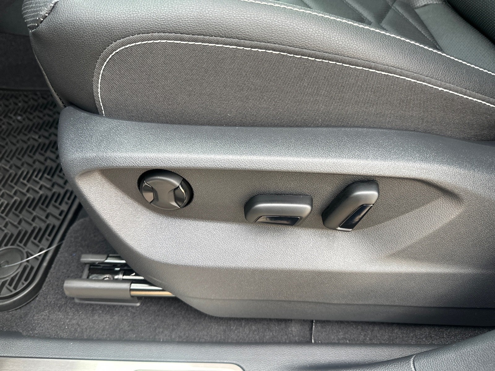 2026 Volkswagen Atlas 2.0T SE w/Technology FWD