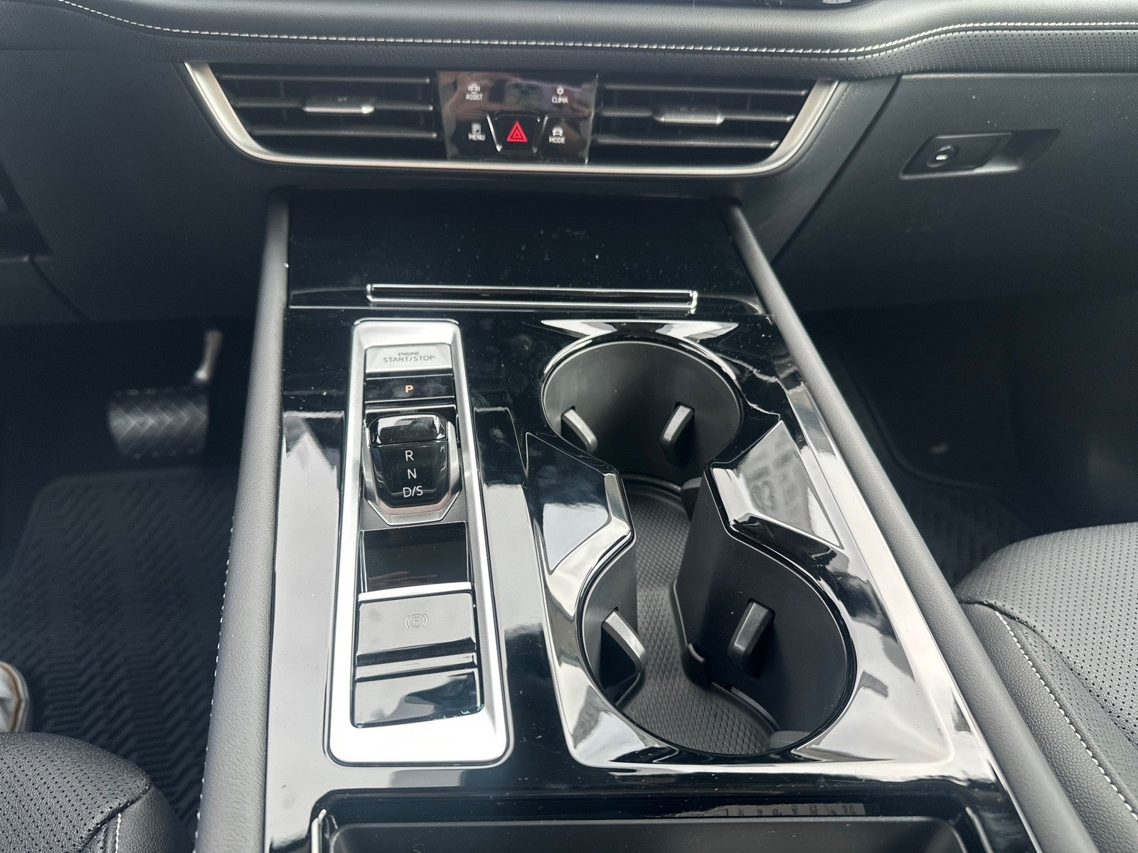 2026 Volkswagen Atlas 2.0T SE w/Technology FWD