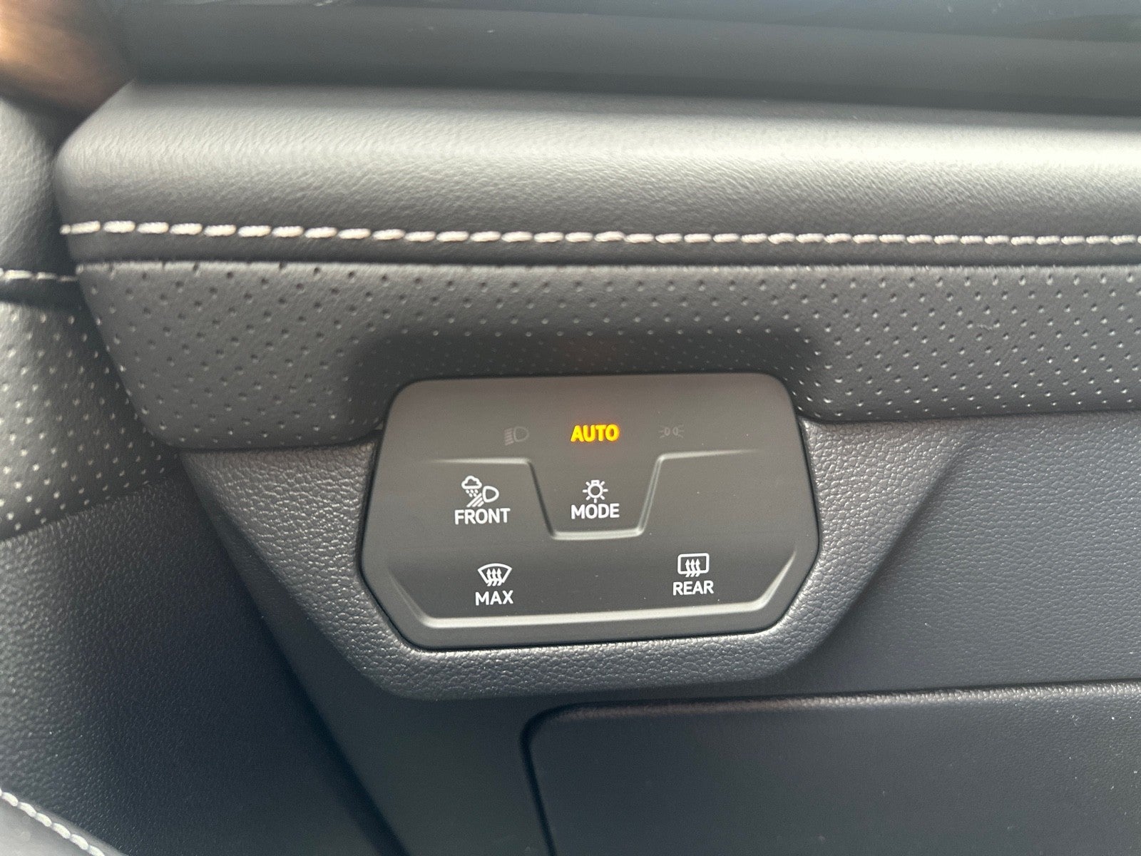 2026 Volkswagen Atlas 2.0T SE w/Technology FWD