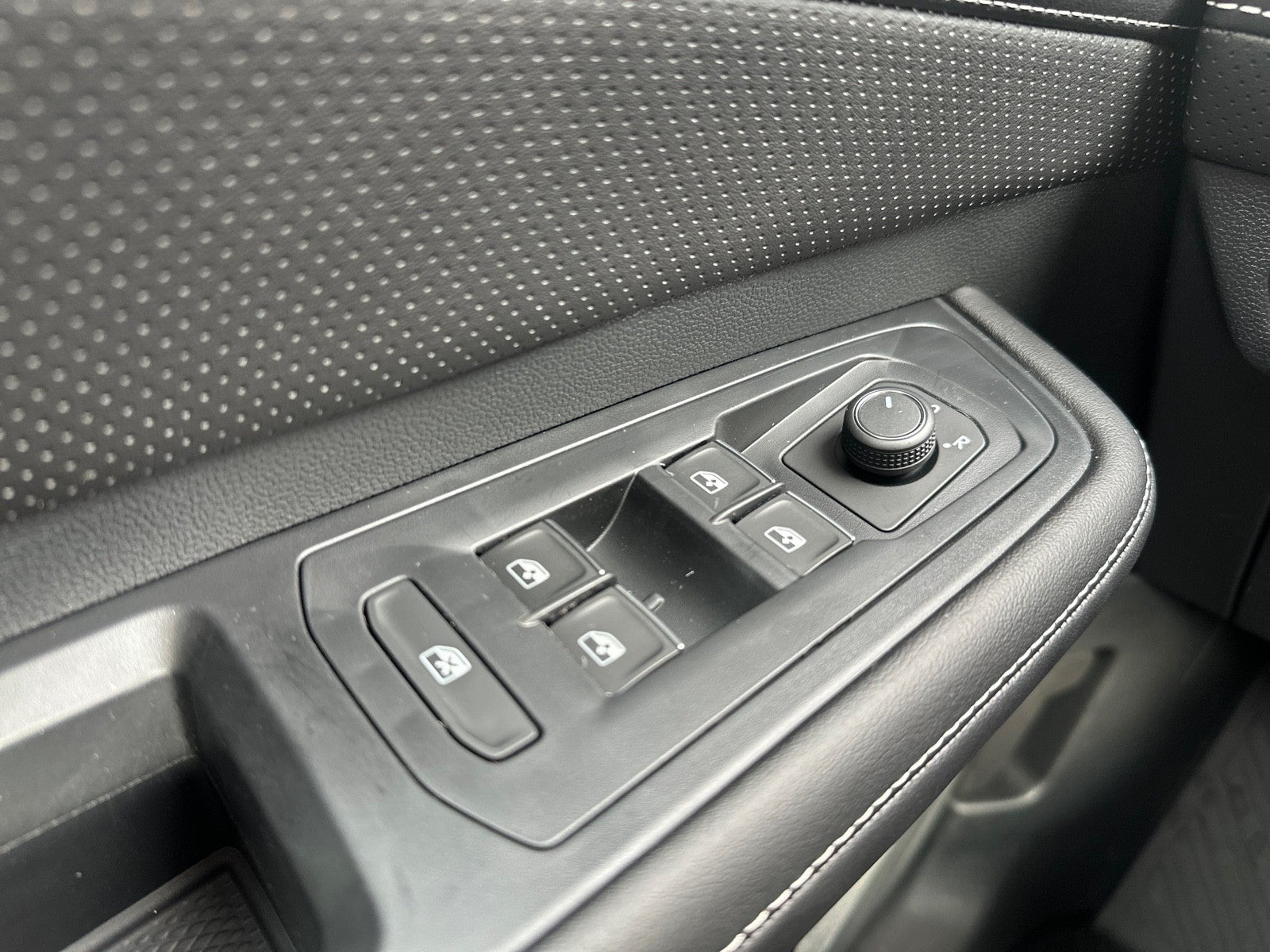 2026 Volkswagen Atlas 2.0T SE w/Technology FWD