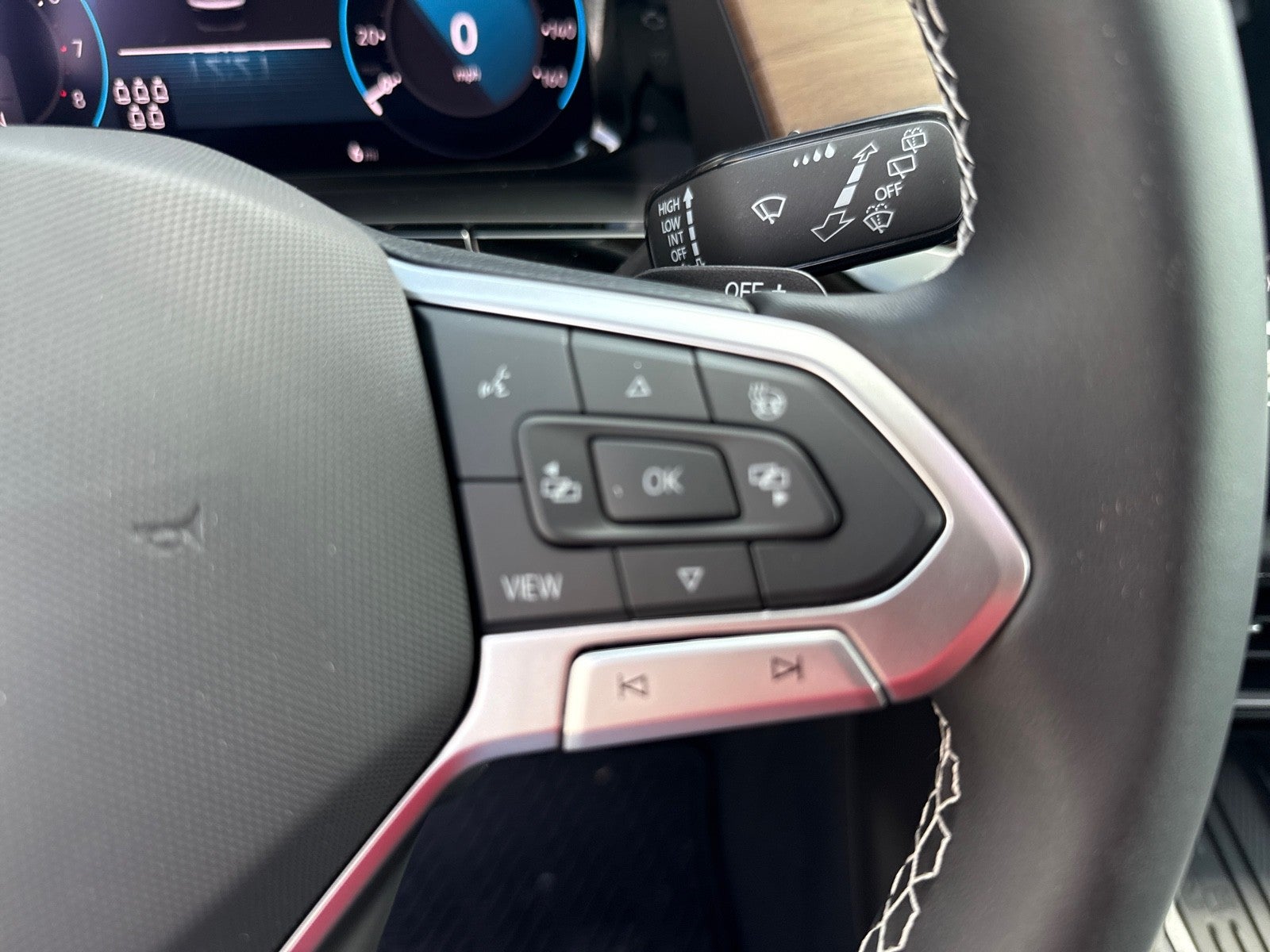 2026 Volkswagen Atlas 2.0T SE w/Technology FWD