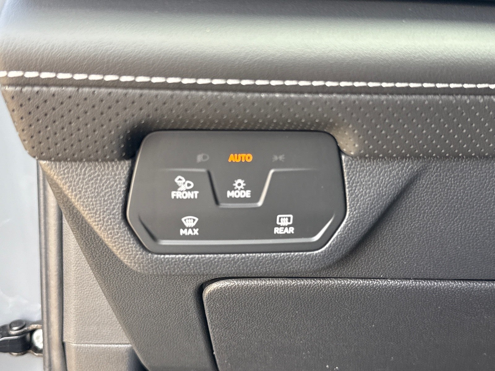2026 Volkswagen Atlas 2.0T SE w/Technology FWD