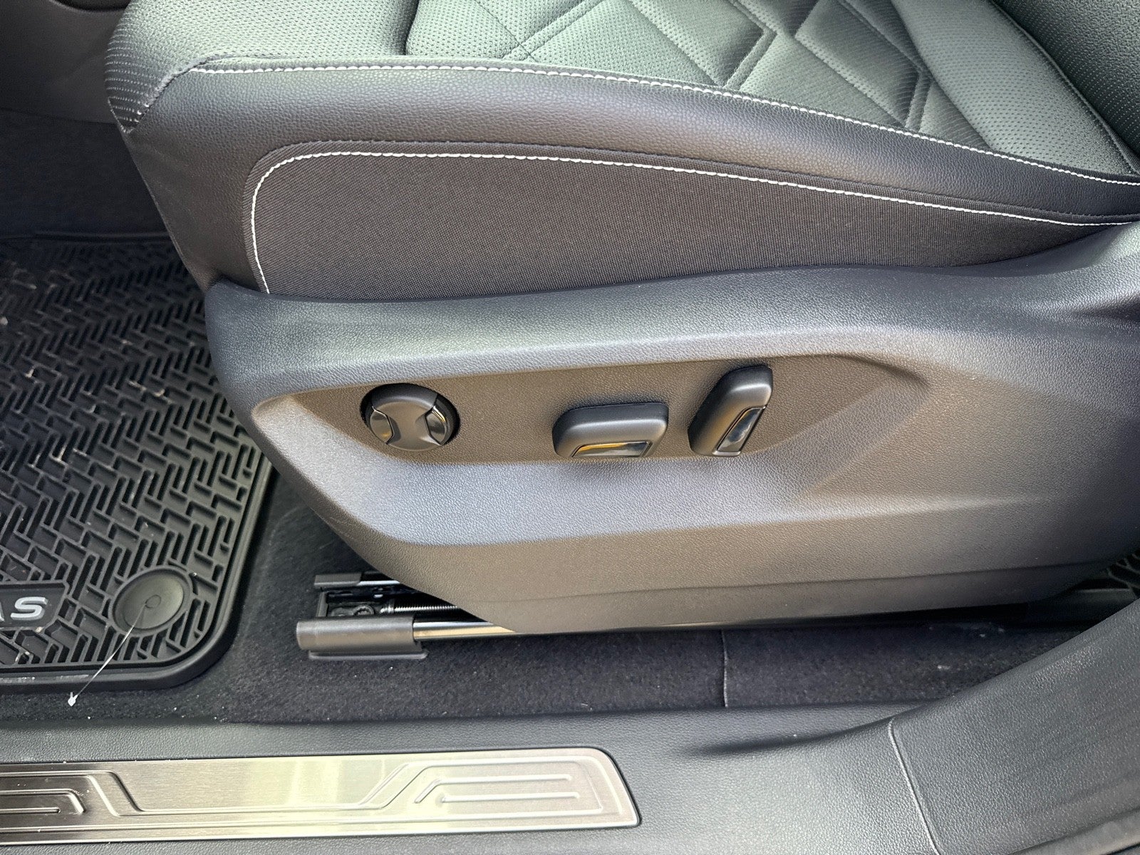 2026 Volkswagen Atlas 2.0T SE w/Technology FWD