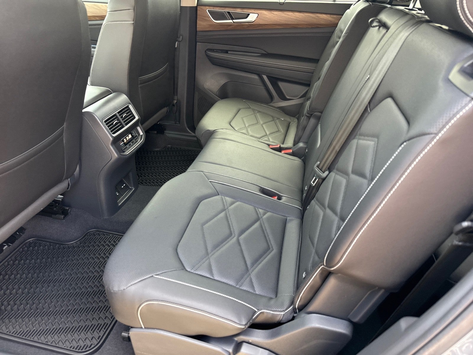 2026 Volkswagen Atlas 2.0T SE w/Technology FWD