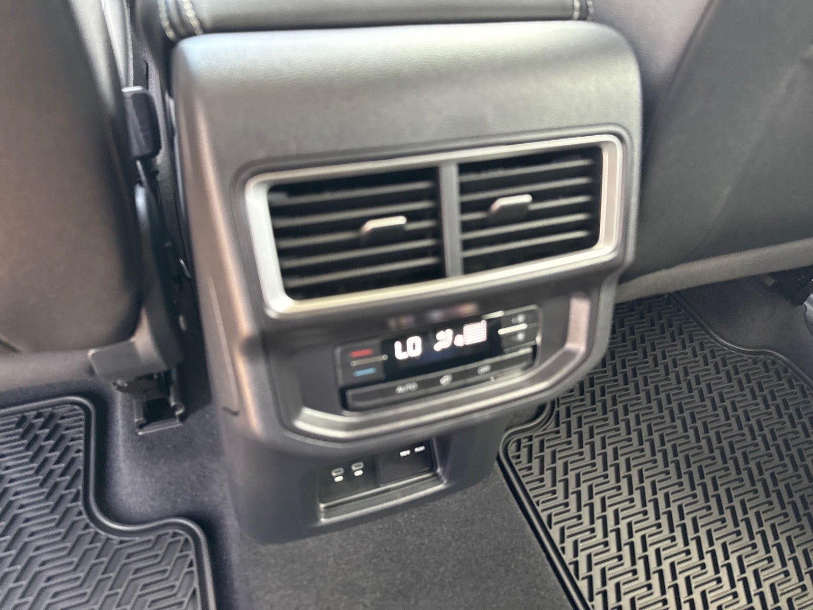 2026 Volkswagen Atlas 2.0T SE w/Technology FWD