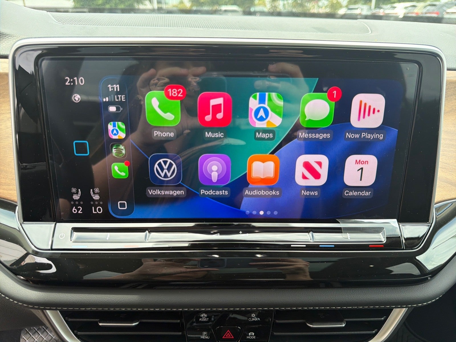 2026 Volkswagen Atlas 2.0T SE w/Technology FWD