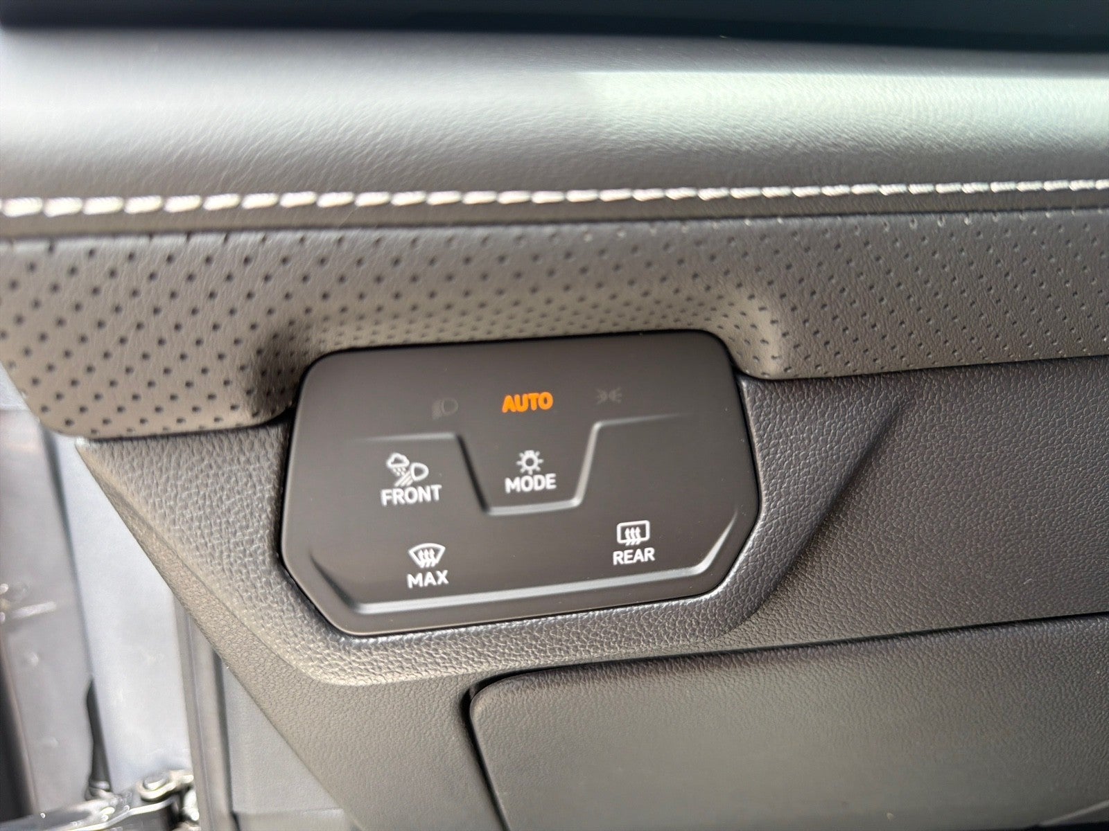 2026 Volkswagen Atlas 2.0T SE w/Technology FWD