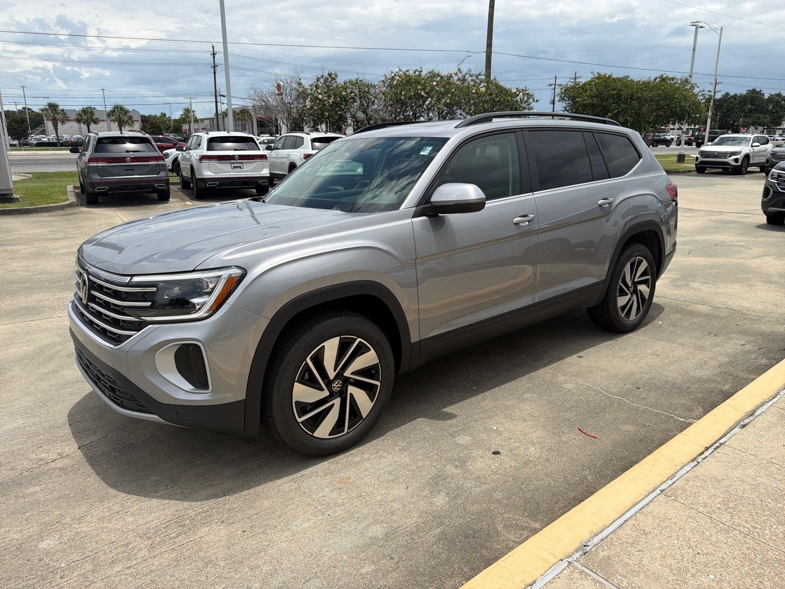2026 Volkswagen Atlas 2.0T SE w/Technology FWD
