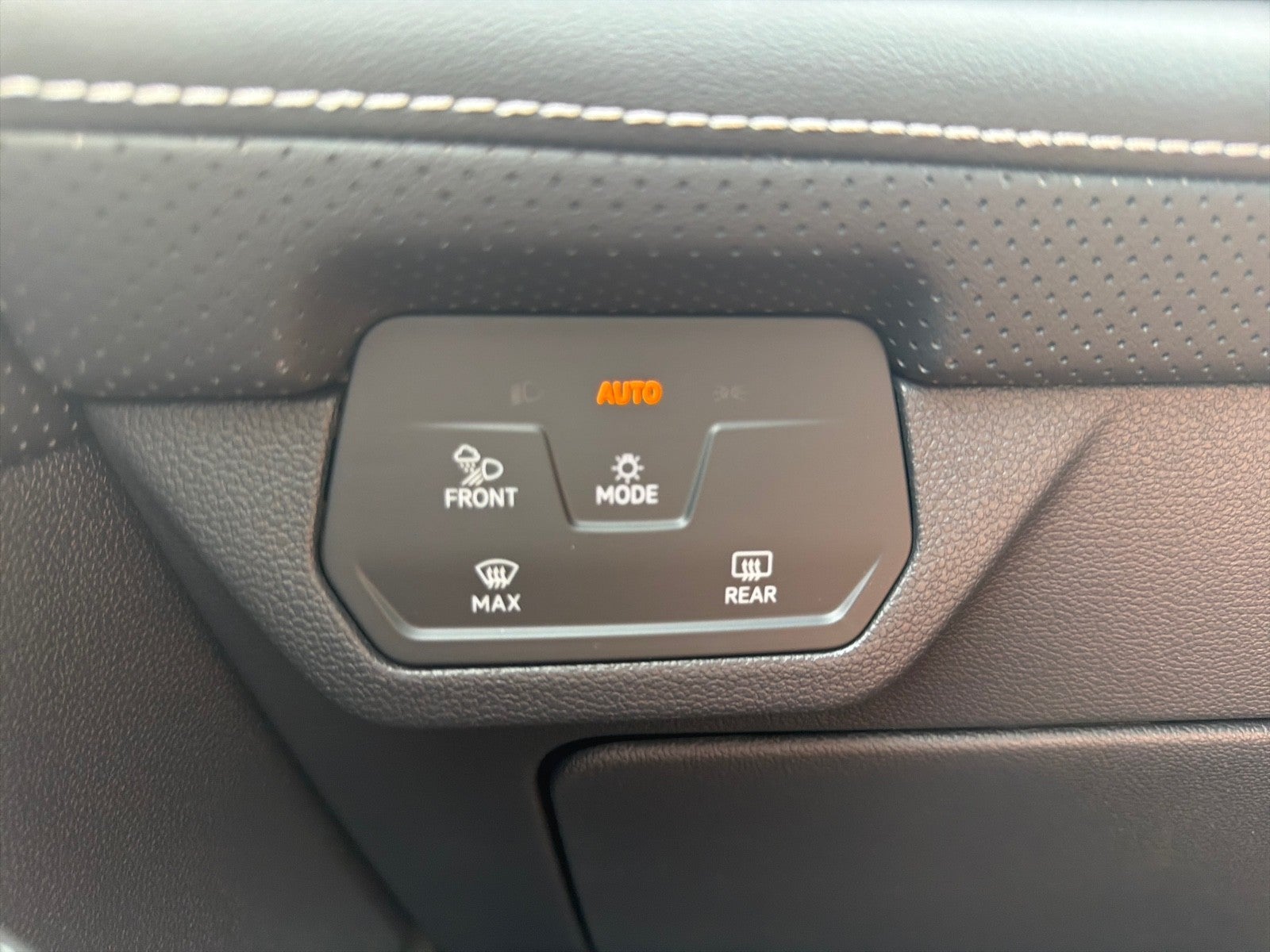 2026 Volkswagen Atlas 2.0T SE w/Technology FWD