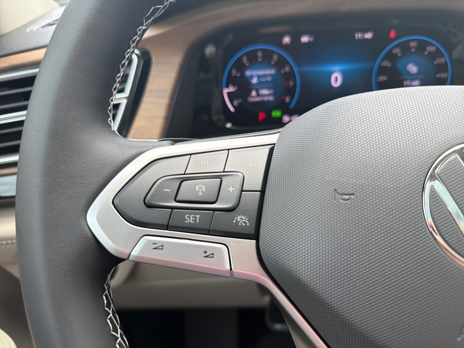2026 Volkswagen Atlas 2.0T SE w/Technology FWD