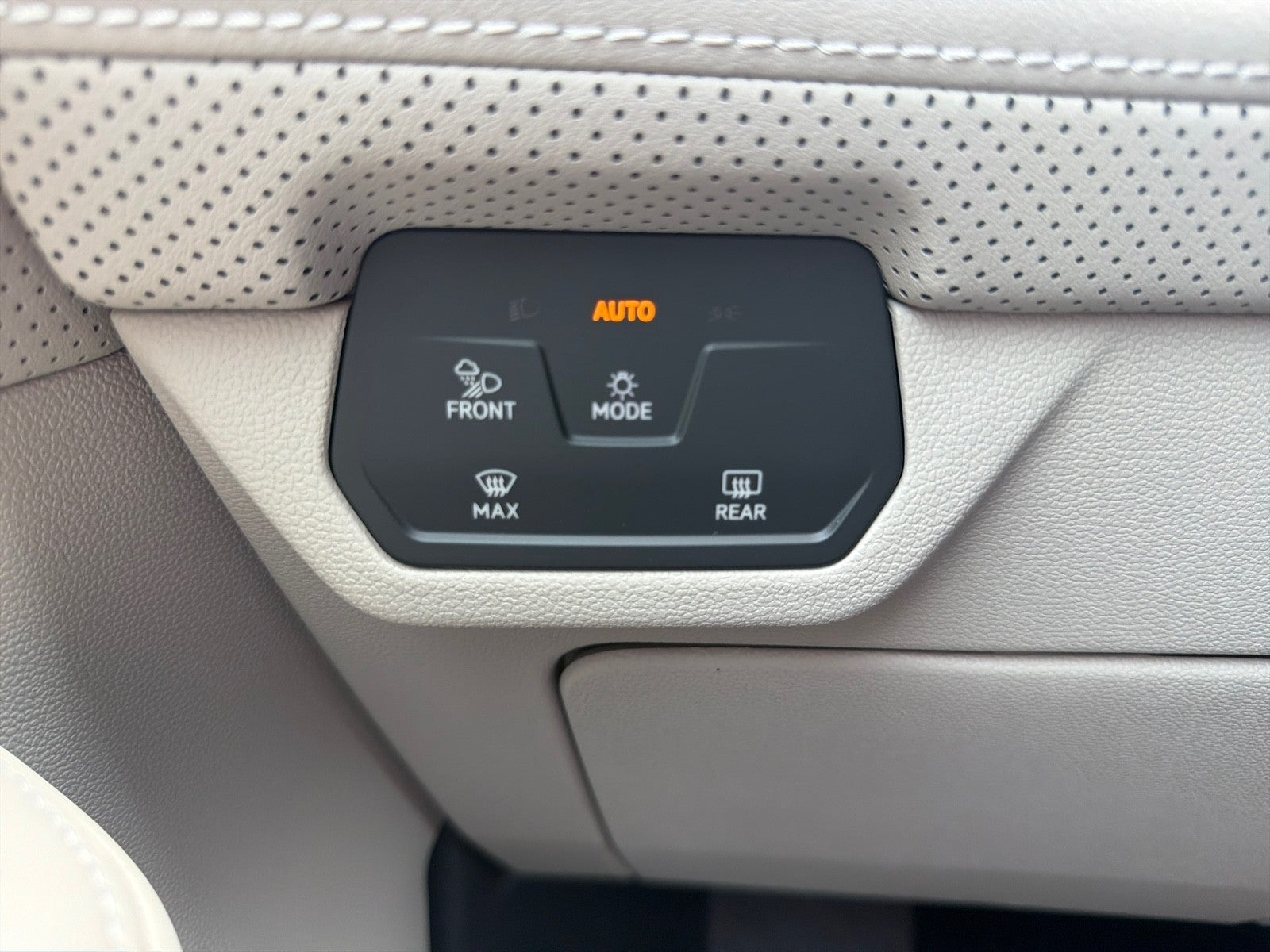 2026 Volkswagen Atlas 2.0T SE w/Technology FWD