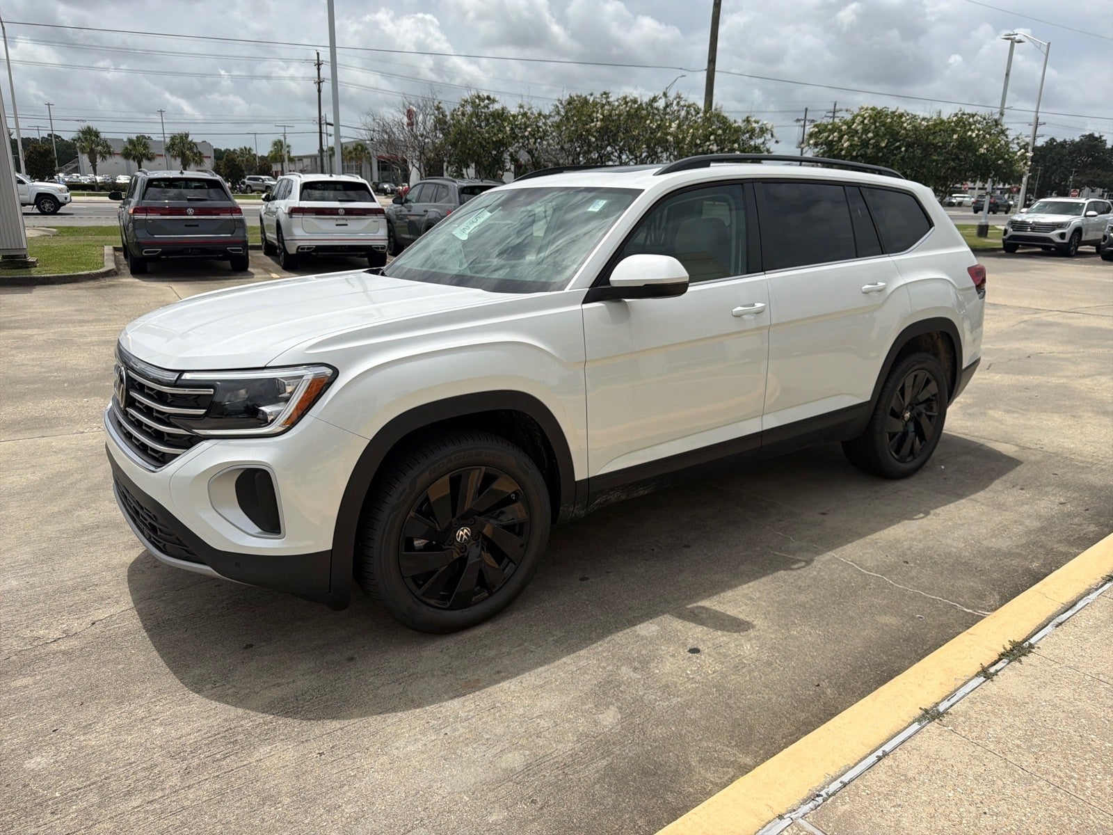 2026 Volkswagen Atlas 2.0T SE w/Technology FWD