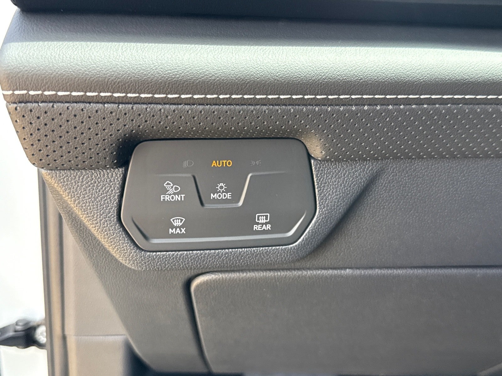2026 Volkswagen Atlas 2.0T SE w/Technology FWD