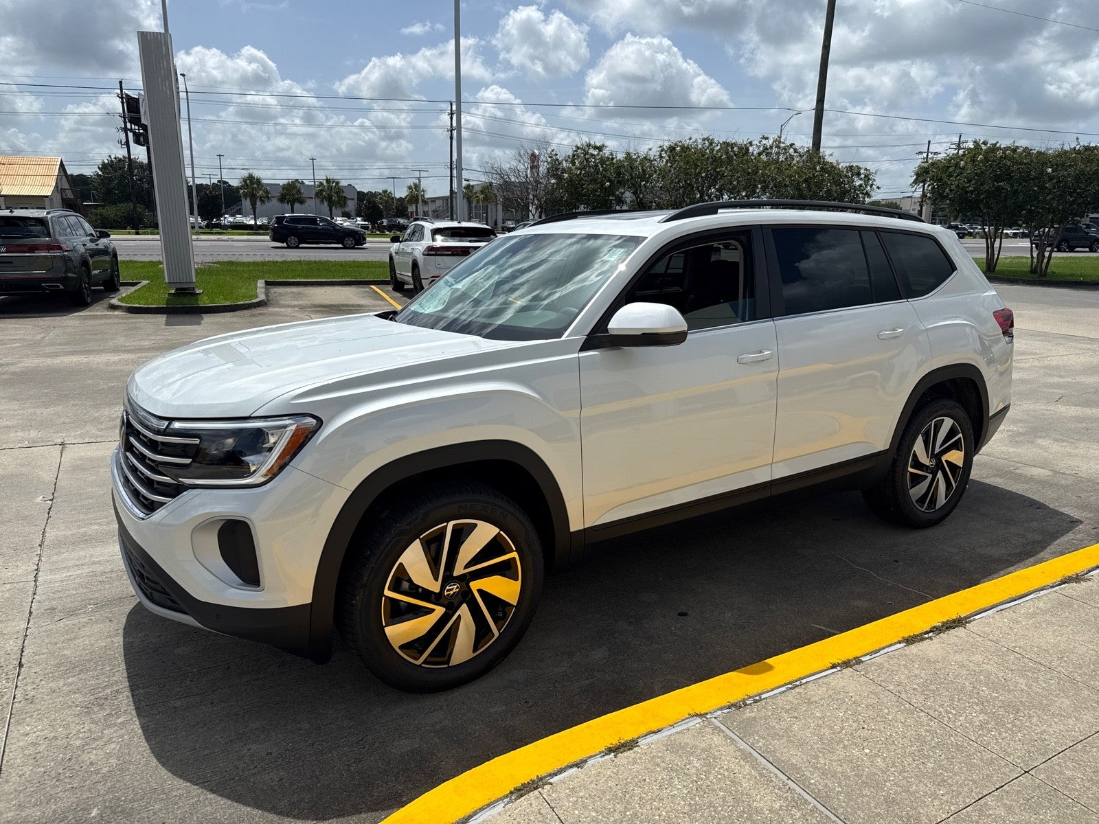 2026 Volkswagen Atlas 2.0T SE w/Technology FWD
