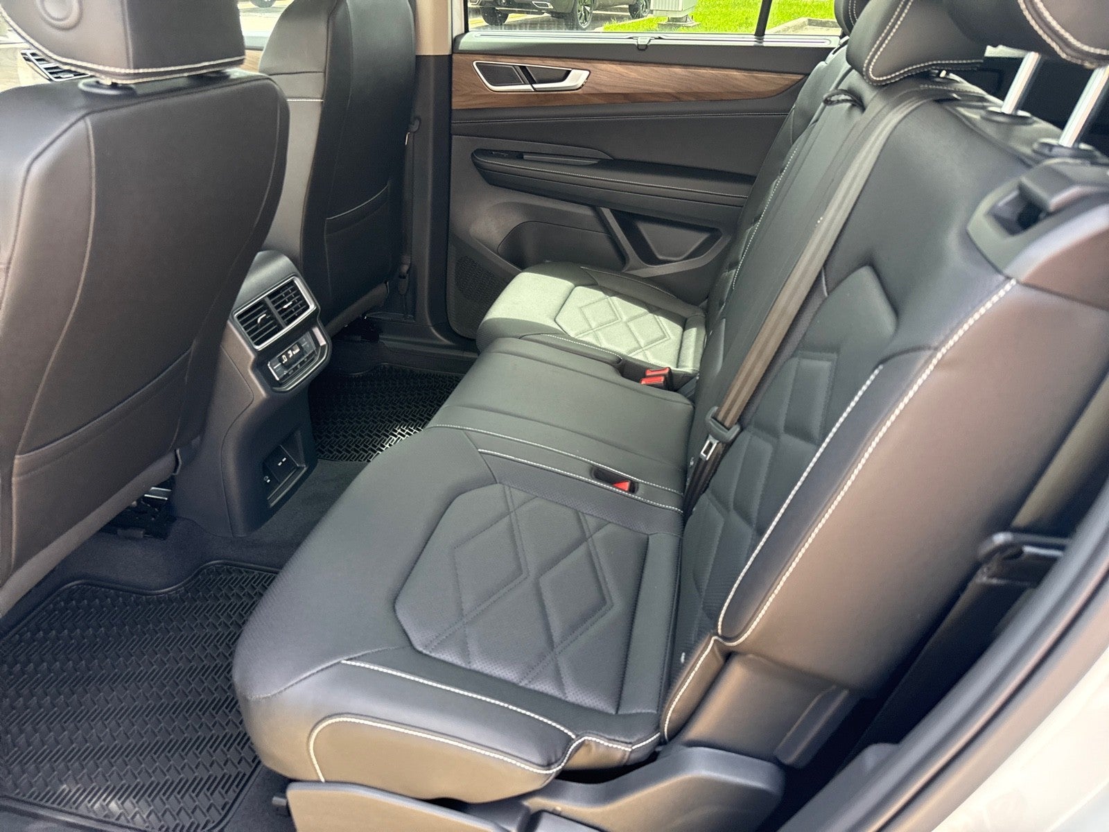 2026 Volkswagen Atlas 2.0T SE w/Technology FWD