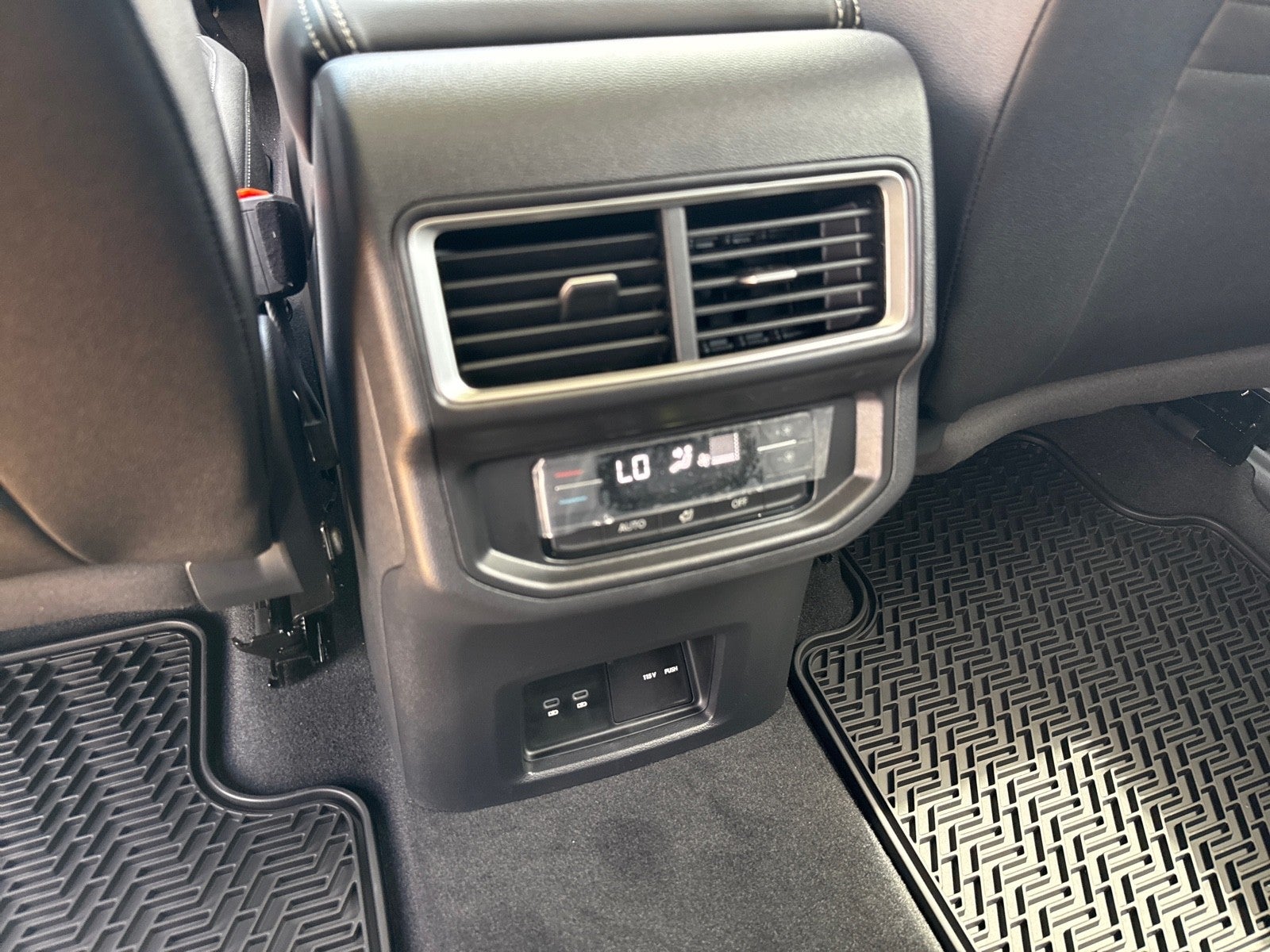 2026 Volkswagen Atlas 2.0T SE w/Technology FWD
