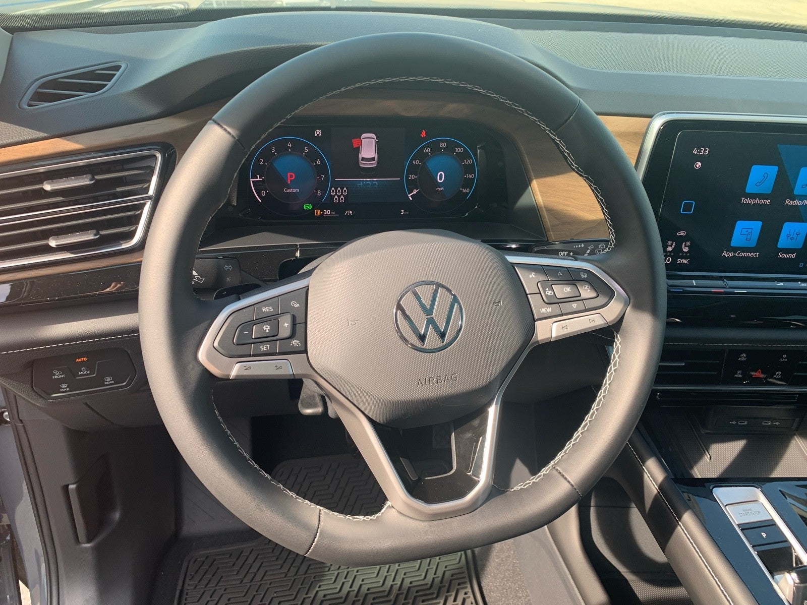 2026 Volkswagen Atlas 2.0T SE w/Technology FWD