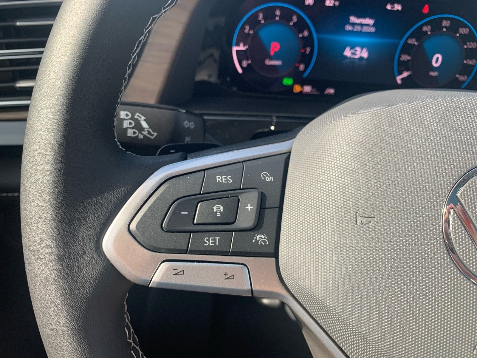 2026 Volkswagen Atlas 2.0T SE w/Technology FWD