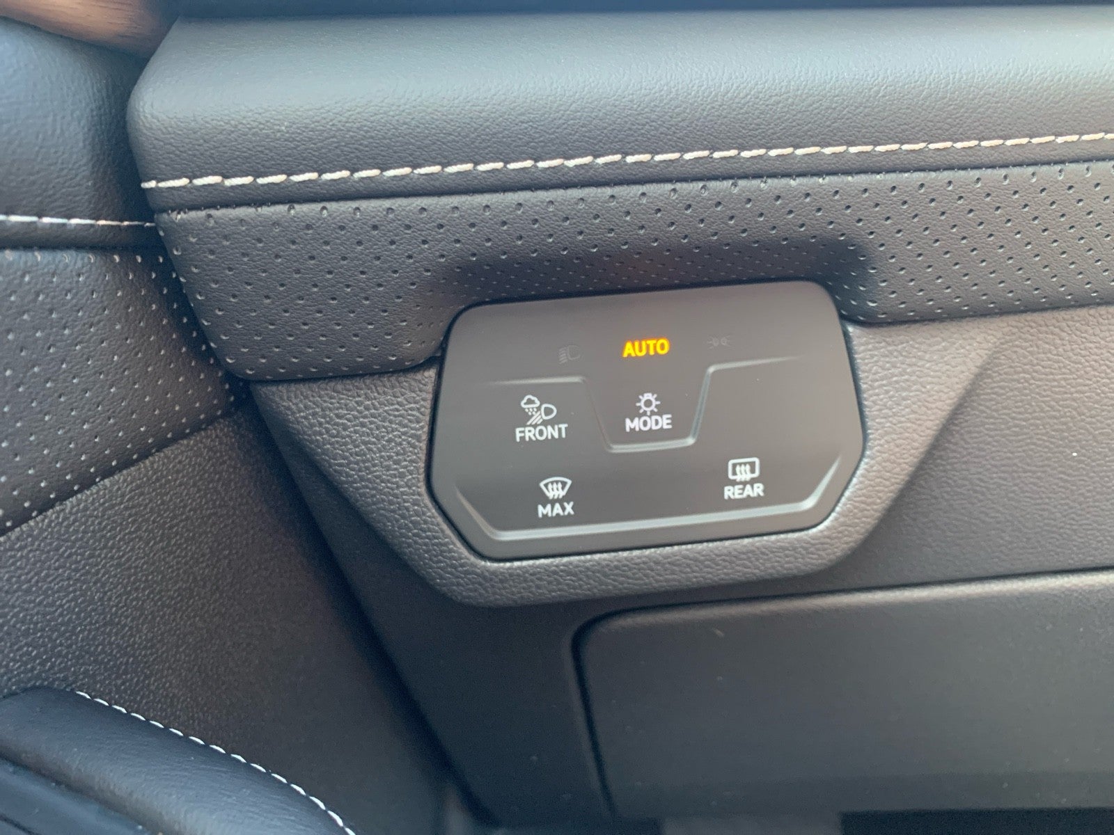 2026 Volkswagen Atlas 2.0T SE w/Technology FWD