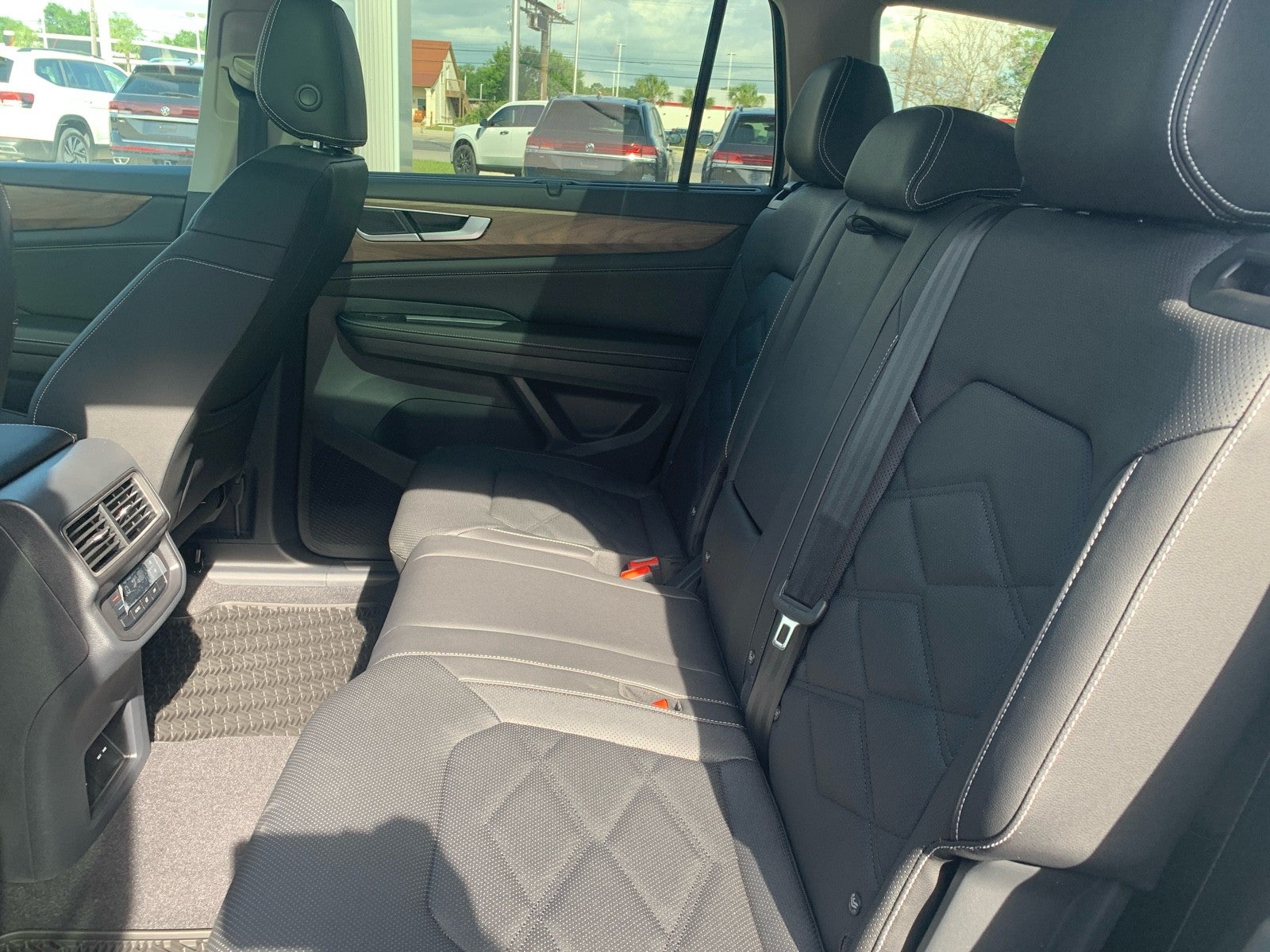 2026 Volkswagen Atlas 2.0T SE w/Technology FWD