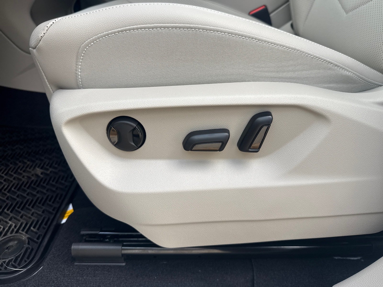 2026 Volkswagen Atlas 2.0T SE w/Technology FWD