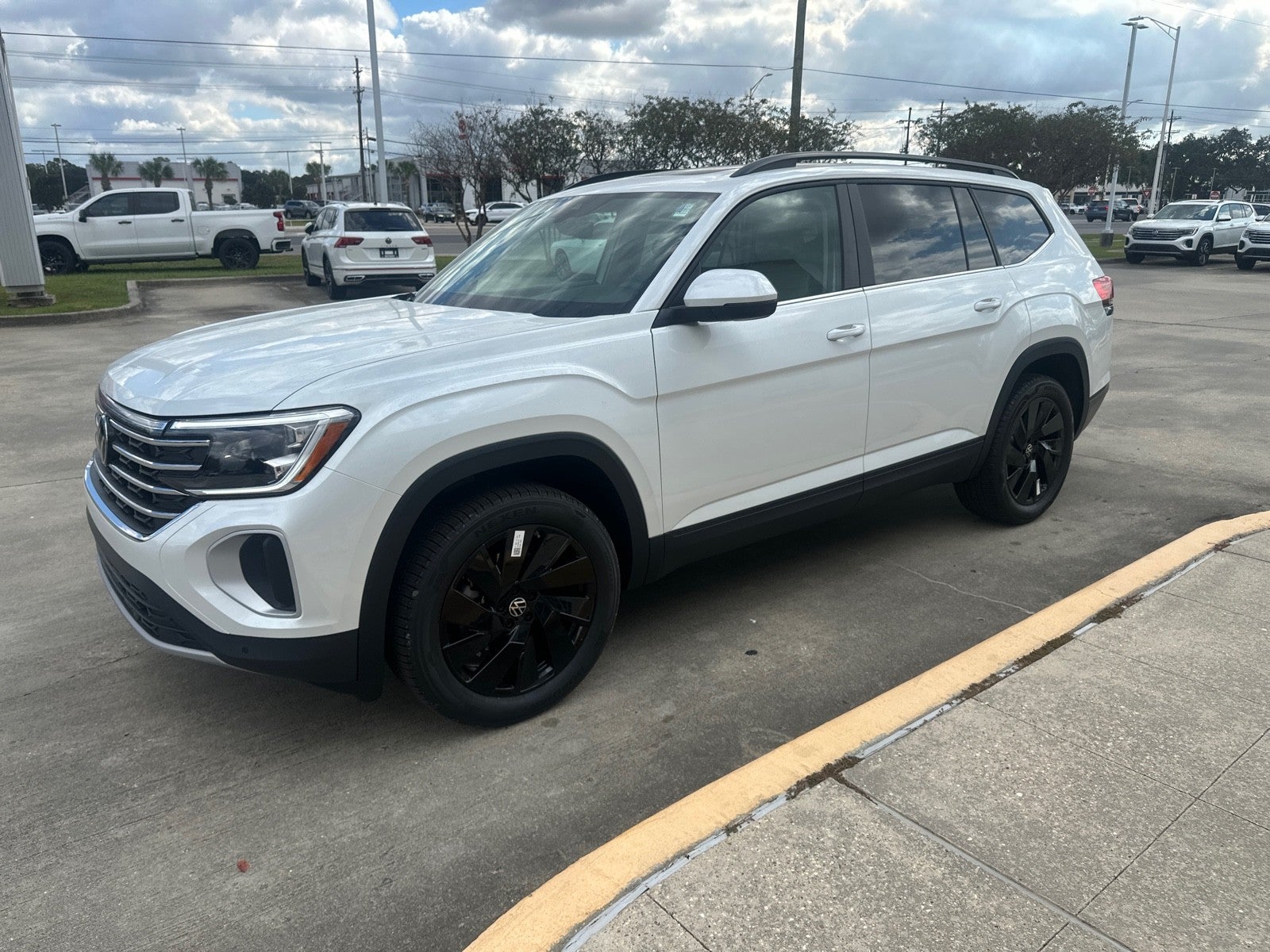 2026 Volkswagen Atlas 2.0T SE w/Technology FWD