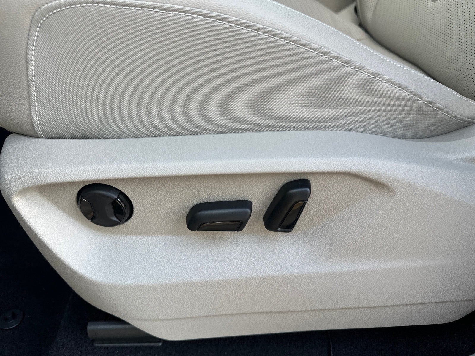 2026 Volkswagen Atlas 2.0T SE w/Technology FWD