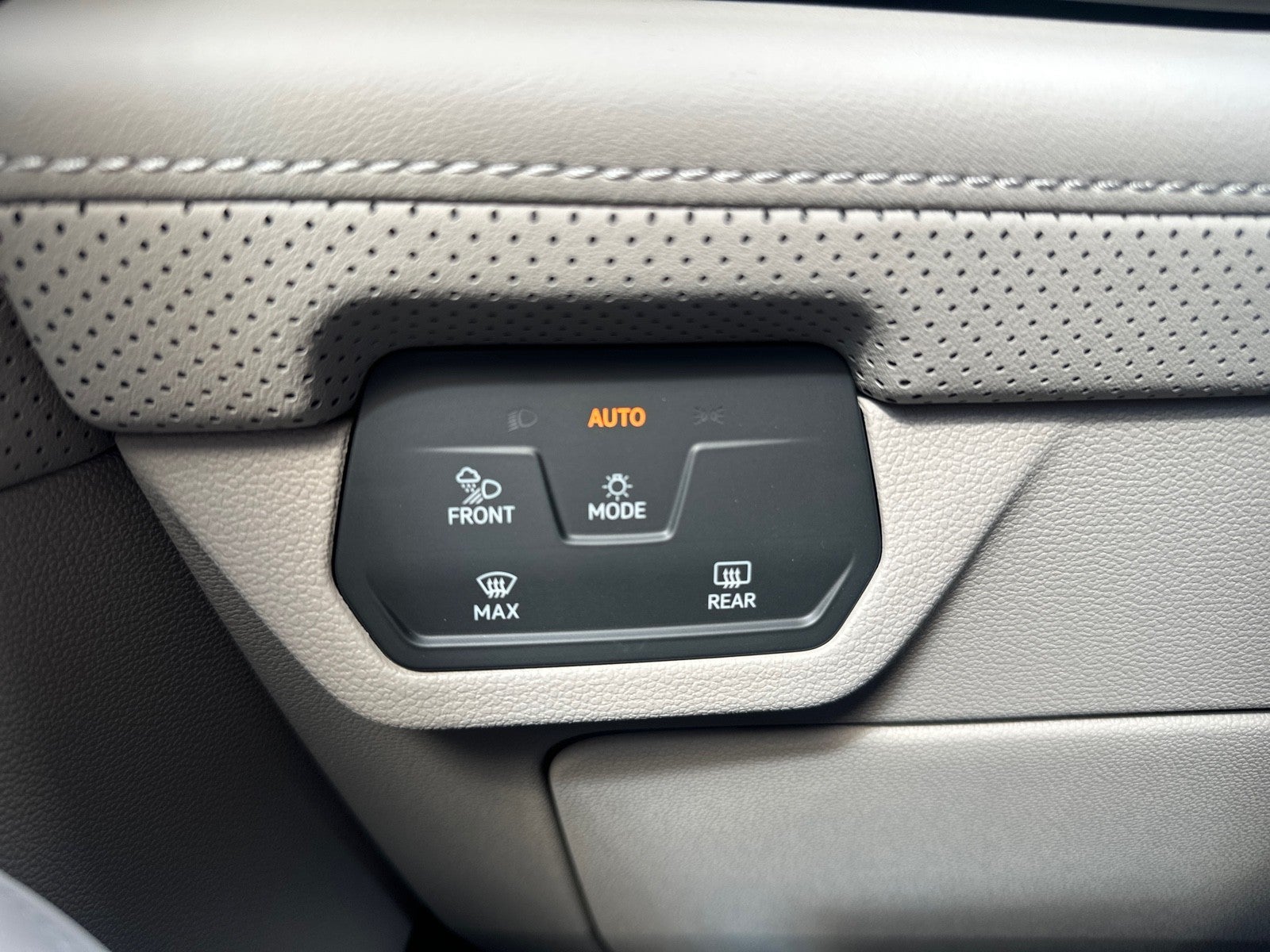 2026 Volkswagen Atlas 2.0T SE w/Technology FWD