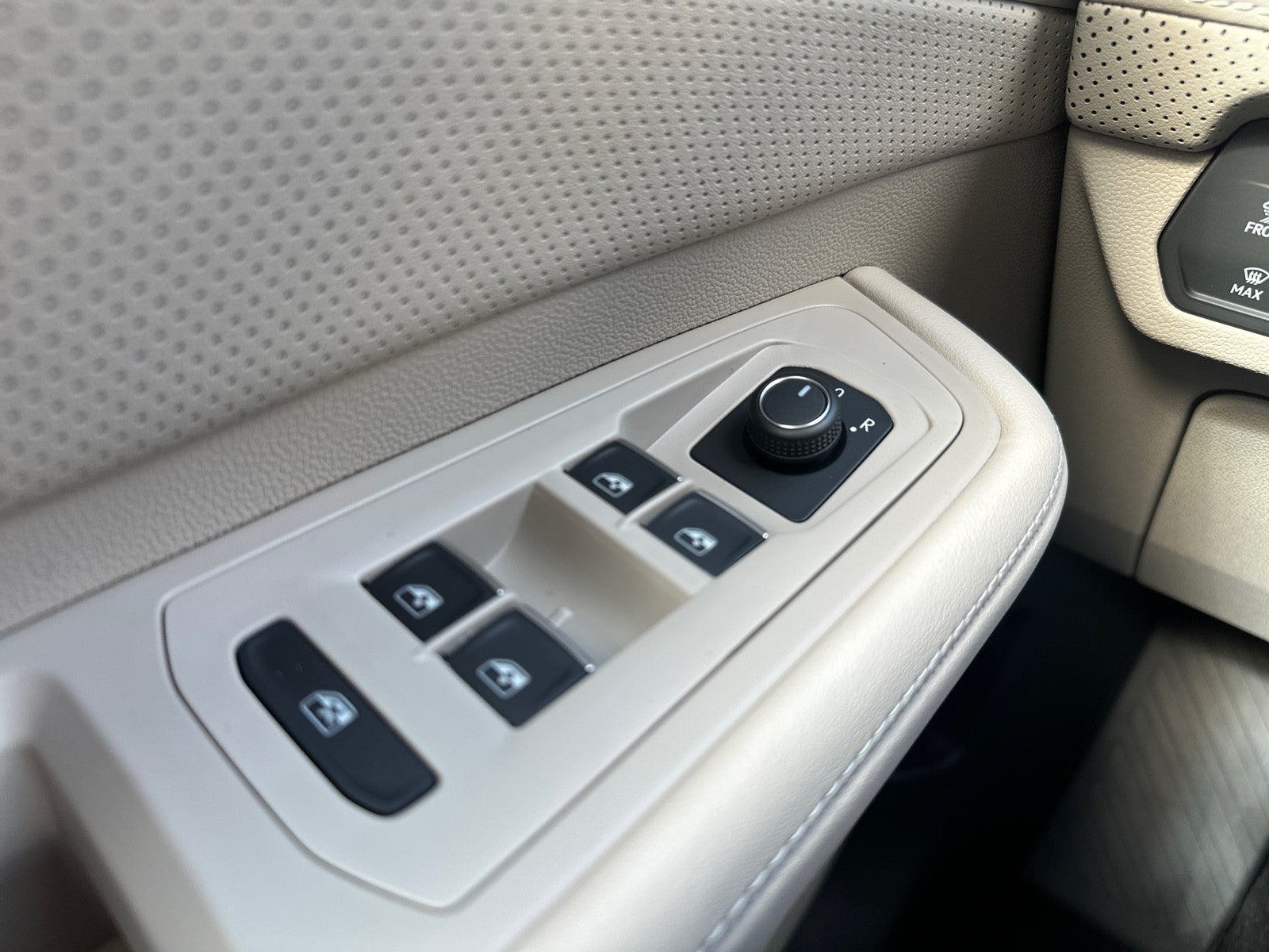 2026 Volkswagen Atlas 2.0T SE w/Technology FWD