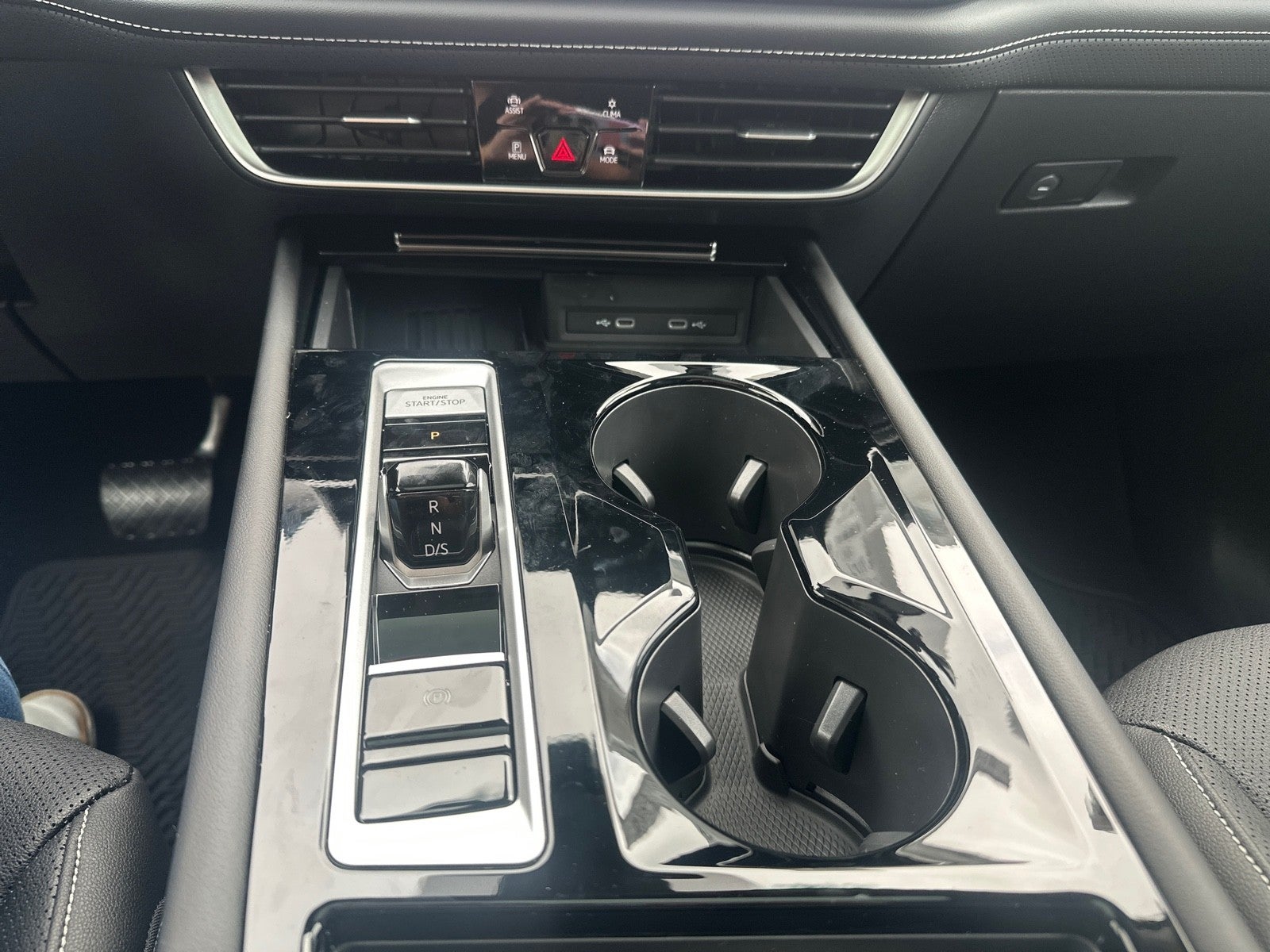 2026 Volkswagen Atlas 2.0T SE w/Technology FWD