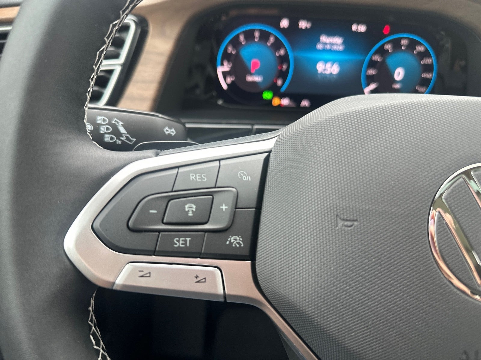 2026 Volkswagen Atlas 2.0T SE w/Technology FWD