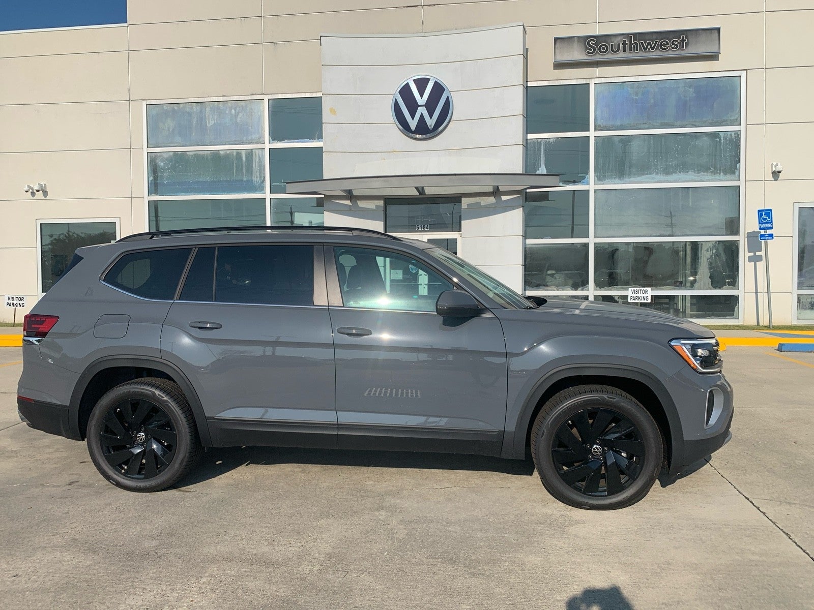 2026 Volkswagen Atlas 2.0T SE w/Technology FWD