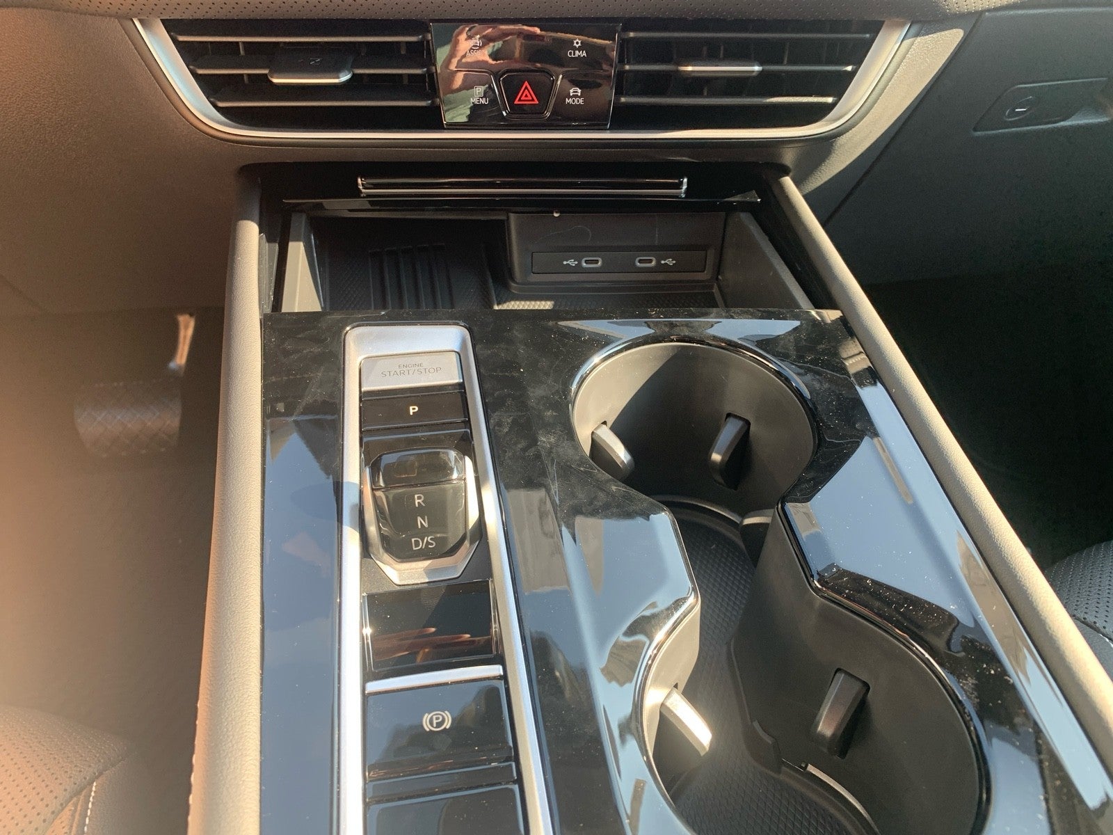 2026 Volkswagen Atlas 2.0T SE w/Technology FWD