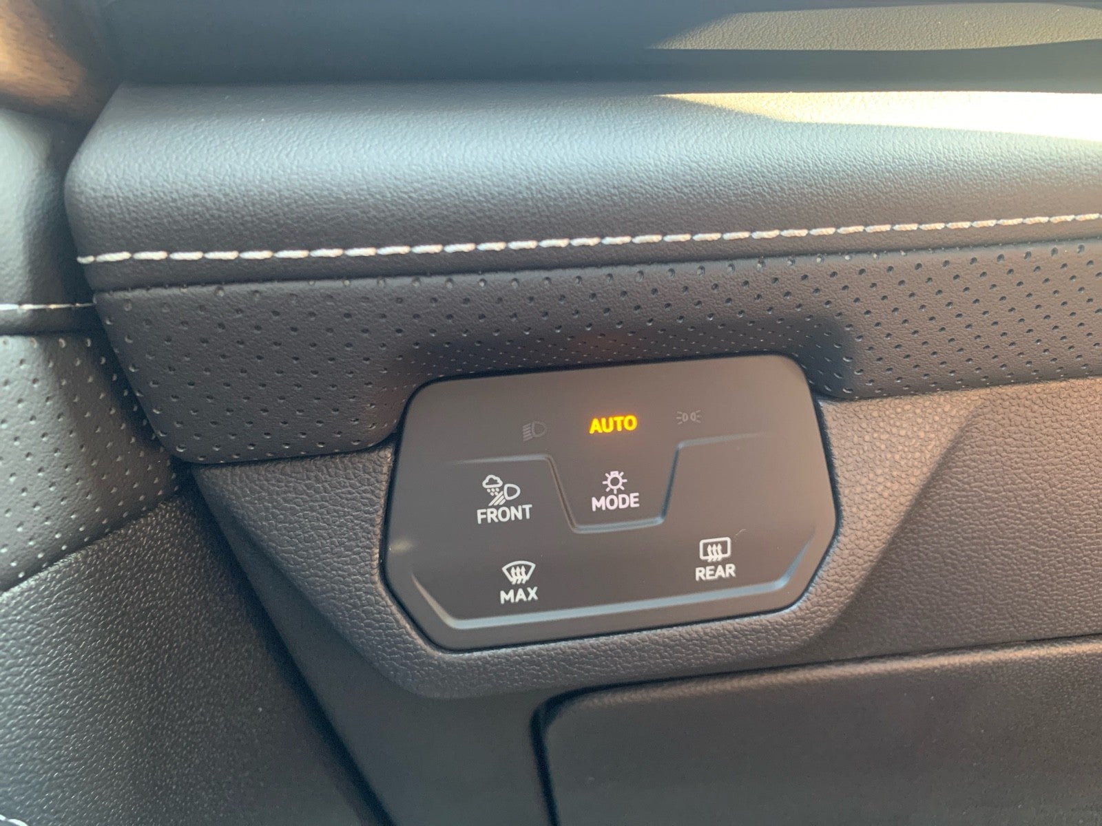 2026 Volkswagen Atlas 2.0T SE w/Technology FWD
