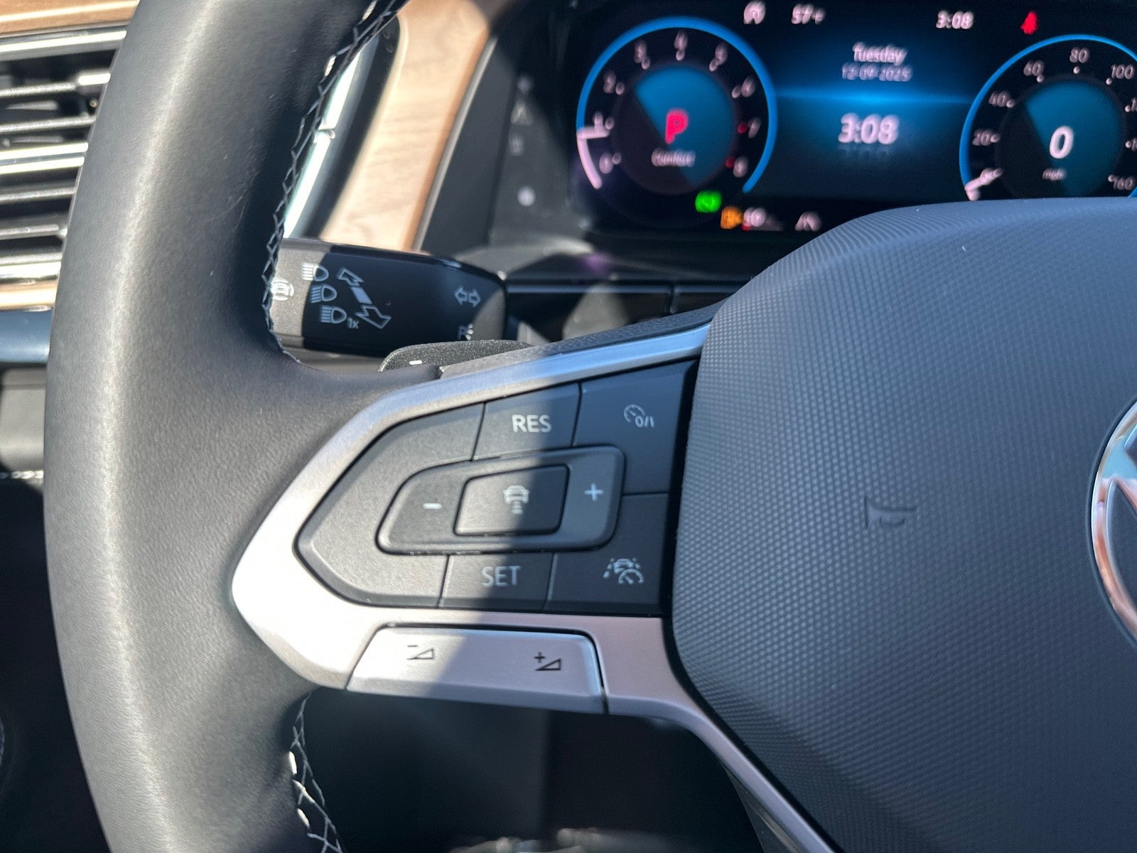 2026 Volkswagen Atlas 2.0T SE w/Technology FWD