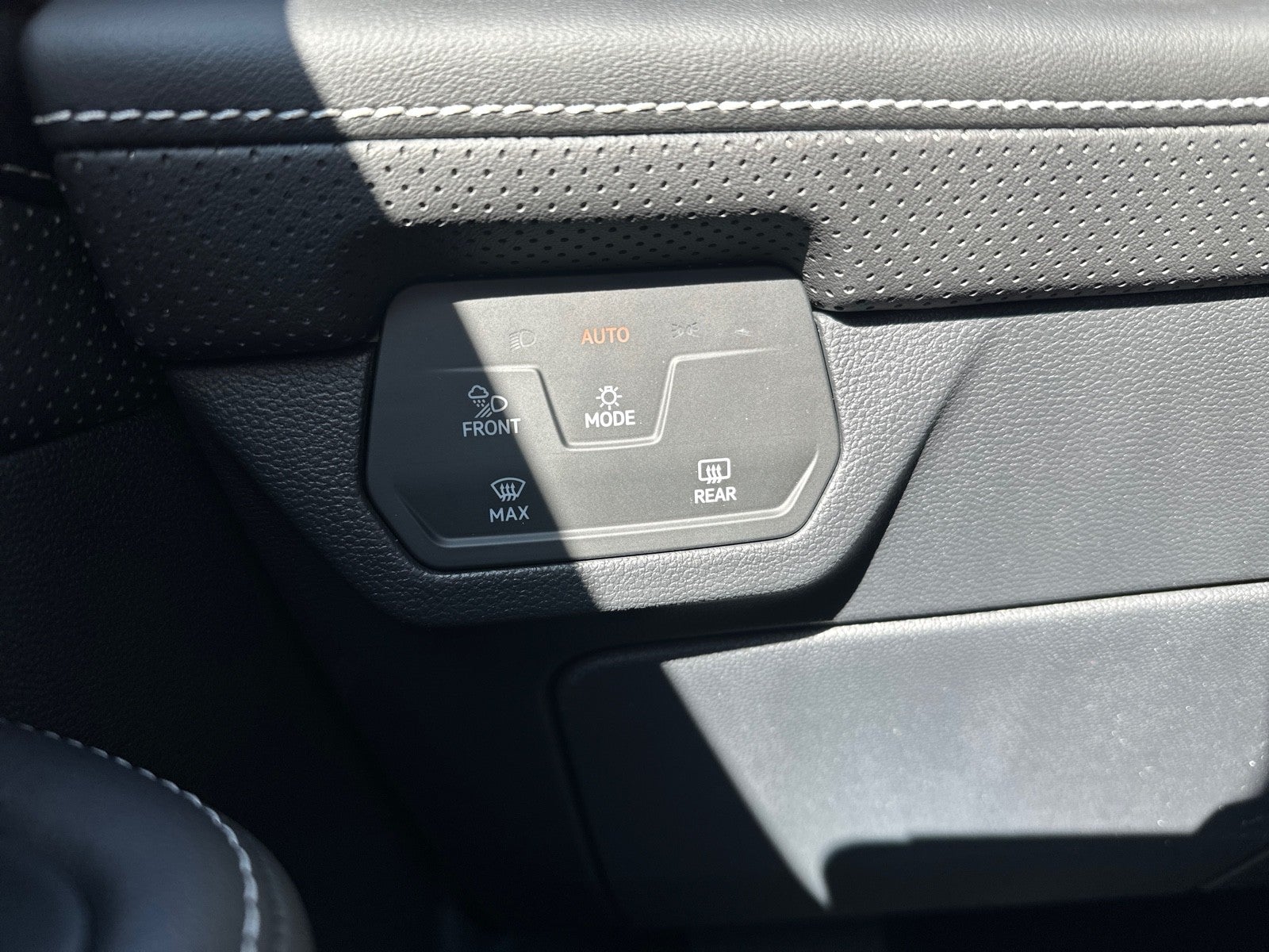 2026 Volkswagen Atlas 2.0T SE w/Technology FWD