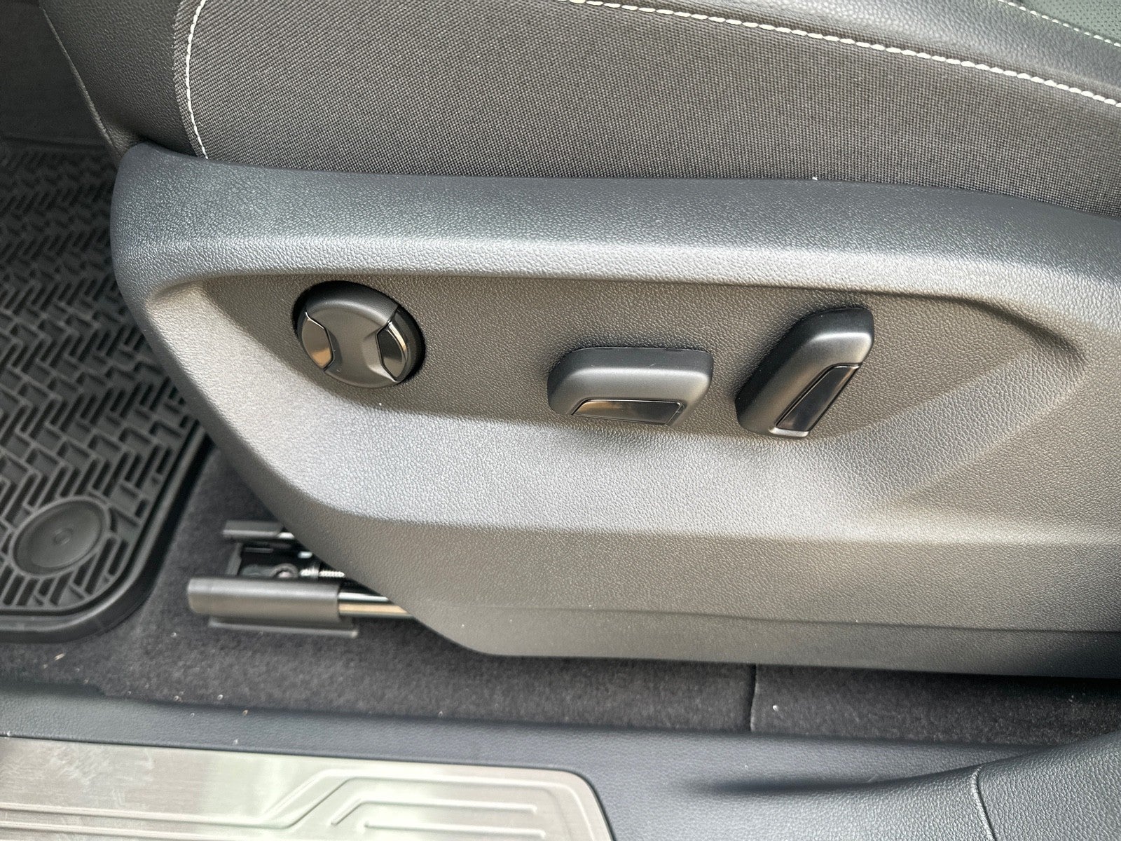 2026 Volkswagen Atlas 2.0T SE w/Technology FWD