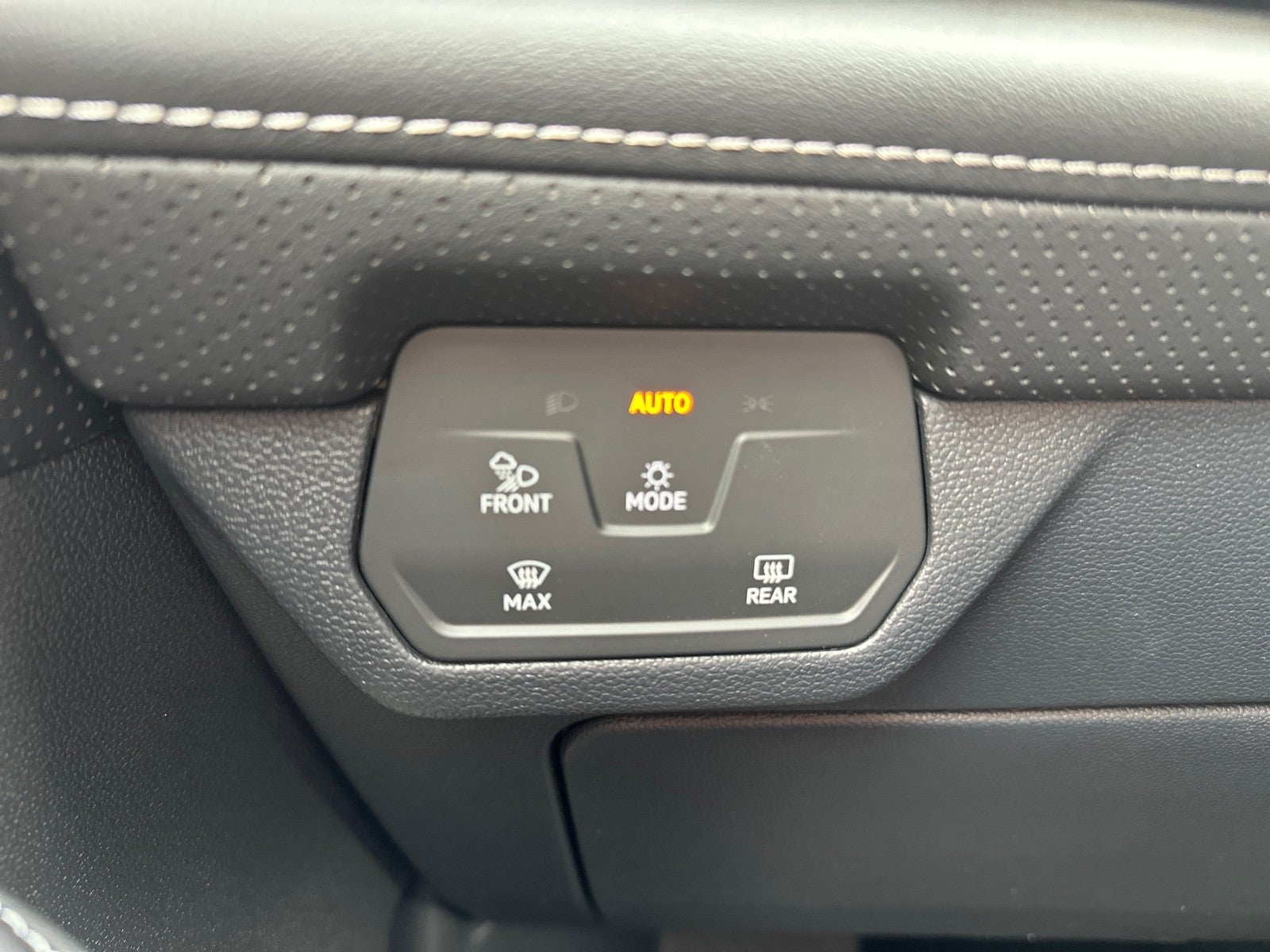 2026 Volkswagen Atlas 2.0T SE w/Technology FWD