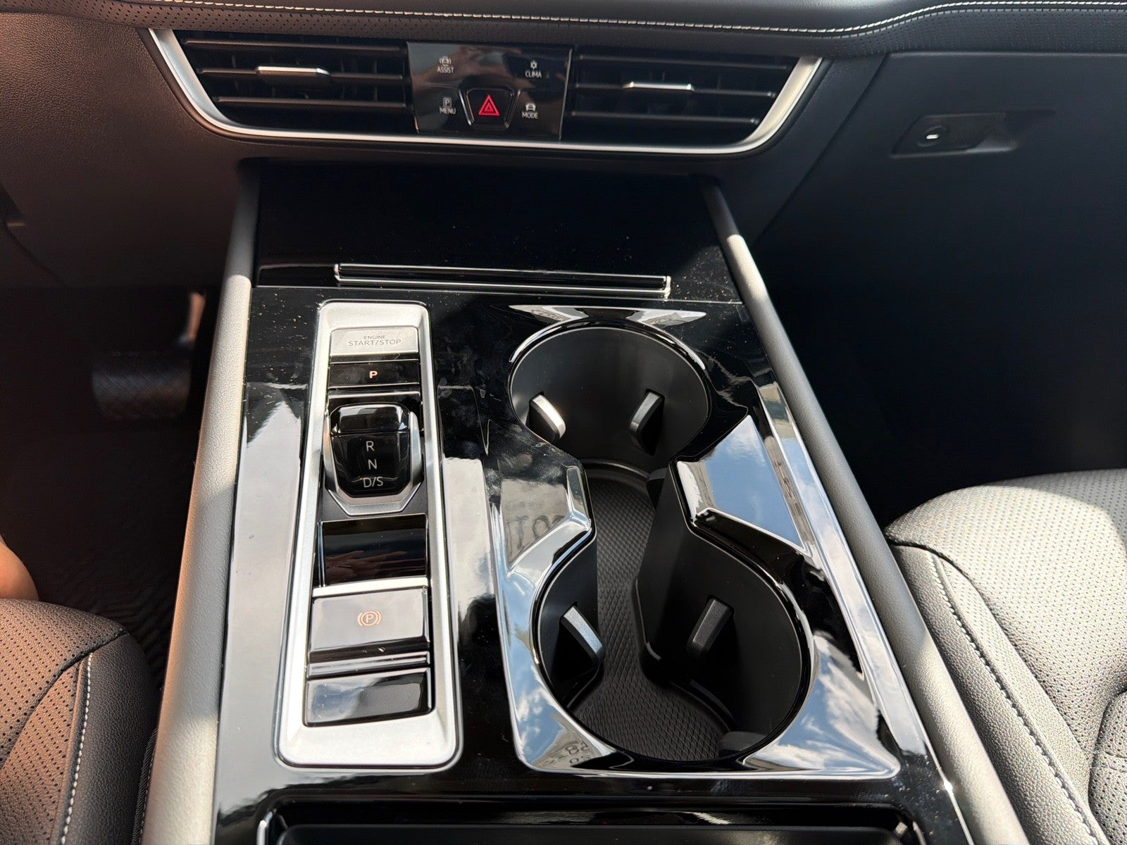 2026 Volkswagen Atlas 2.0T SE w/Technology FWD