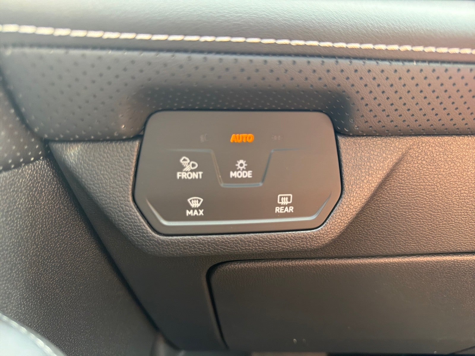 2026 Volkswagen Atlas 2.0T SE w/Technology FWD
