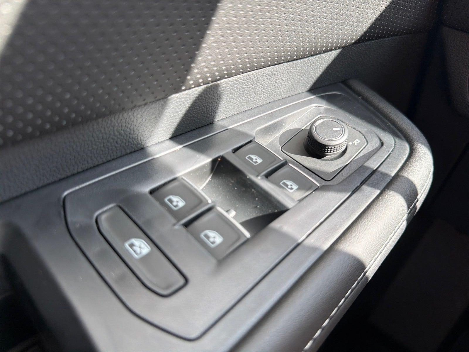 2026 Volkswagen Atlas 2.0T SE w/Technology FWD