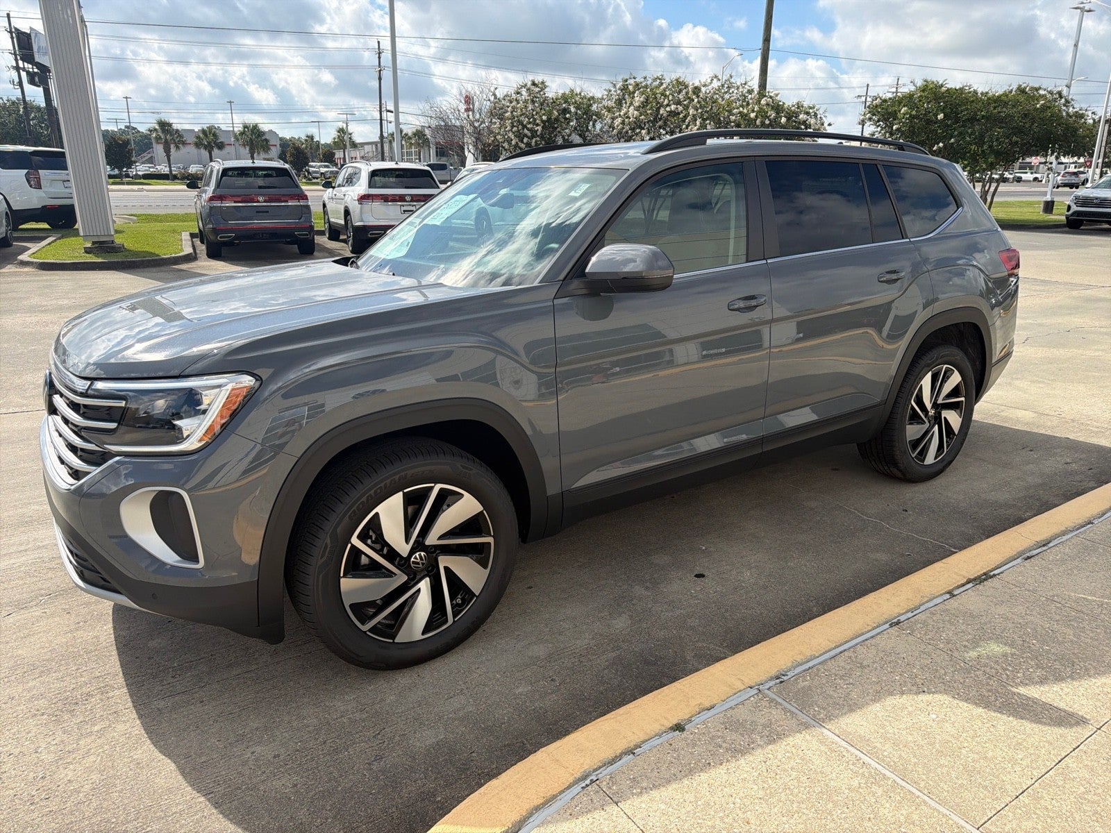 2026 Volkswagen Atlas 2.0T SE w/Technology FWD