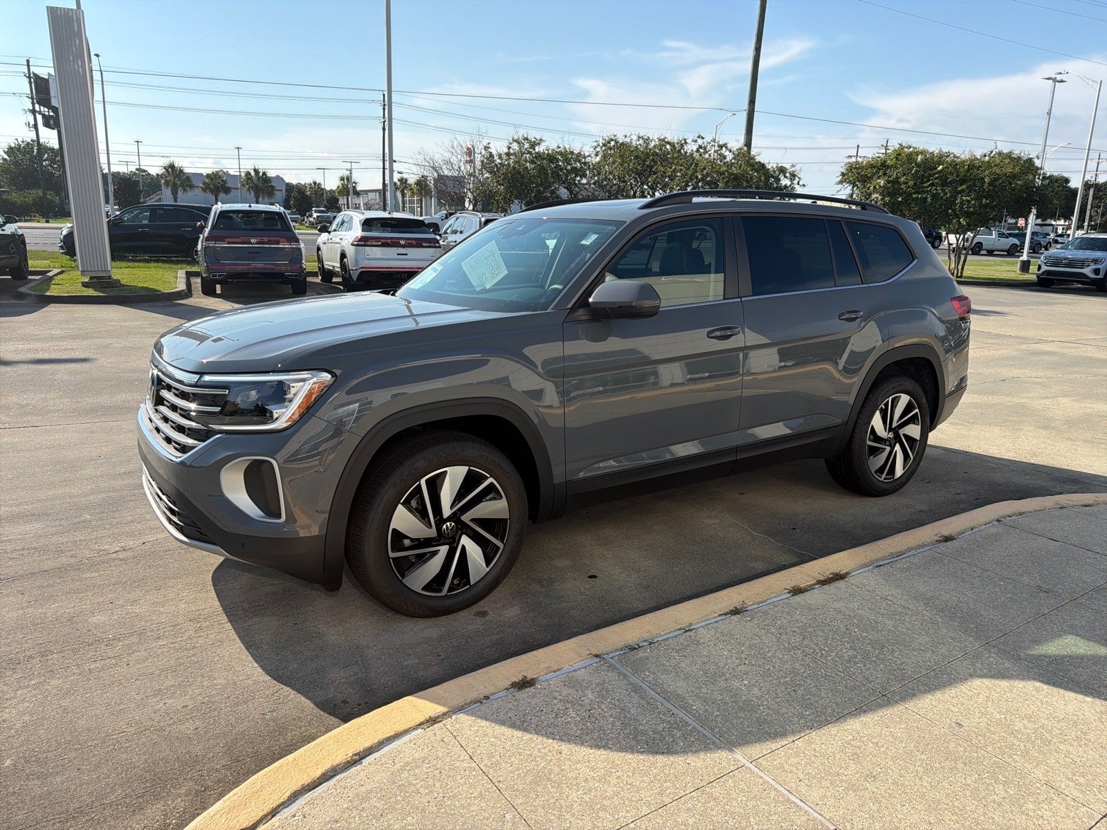 2026 Volkswagen Atlas 2.0T SE w/Technology FWD