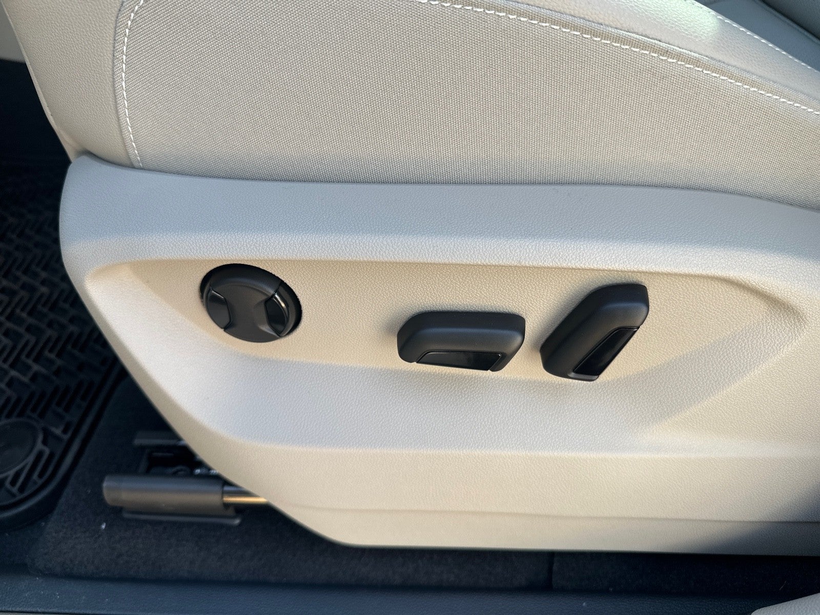 2026 Volkswagen Atlas 2.0T SE w/Technology FWD