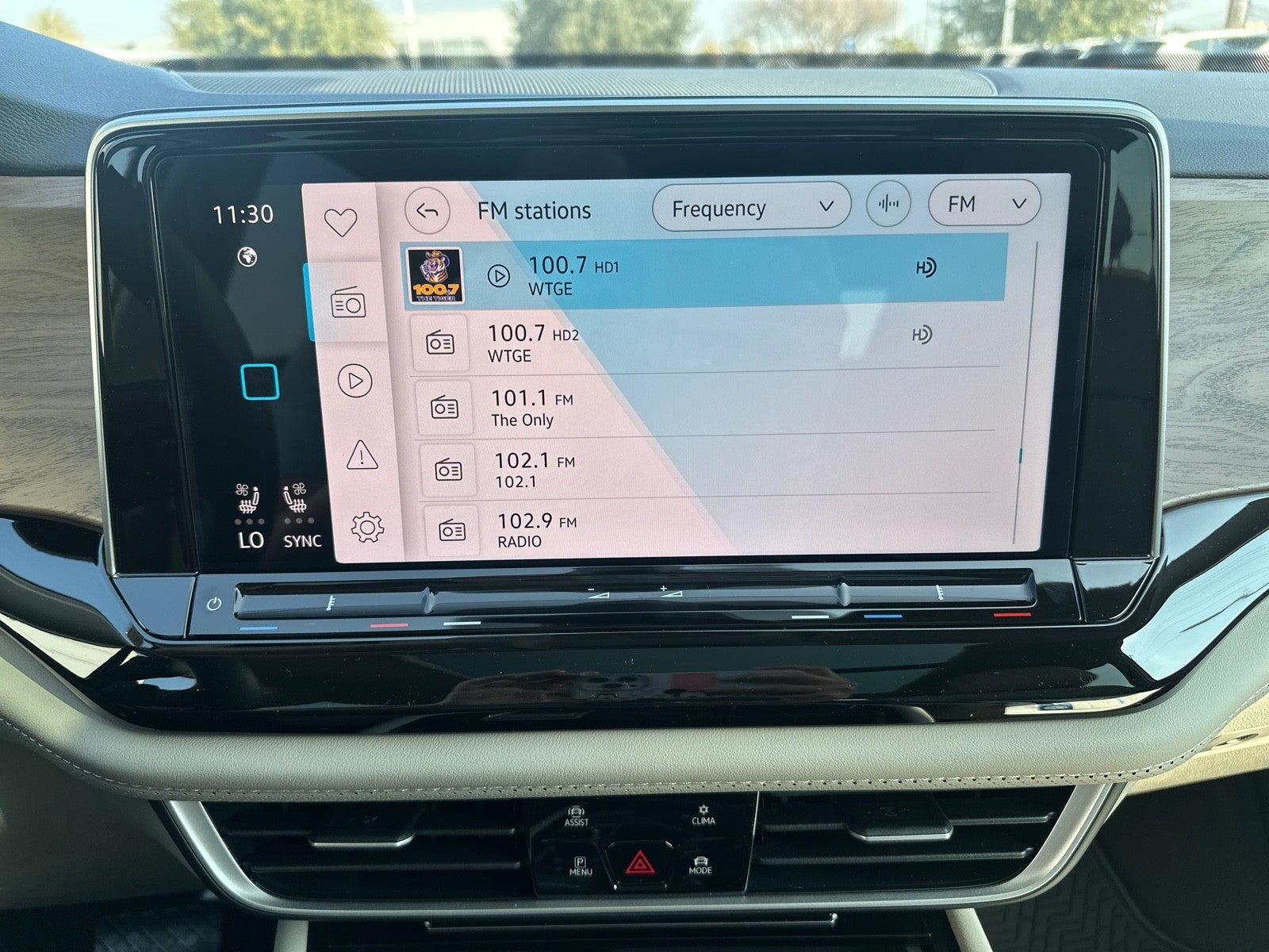 2026 Volkswagen Atlas 2.0T SE w/Technology FWD