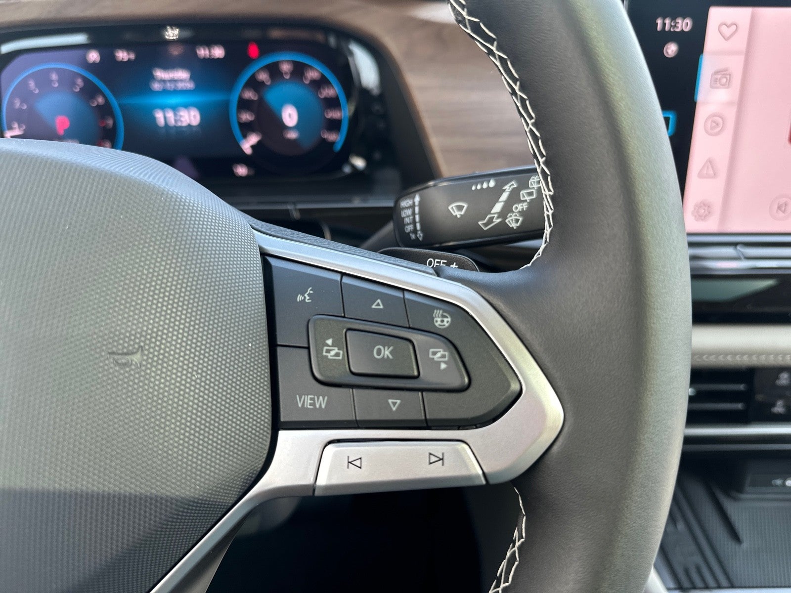 2026 Volkswagen Atlas 2.0T SE w/Technology FWD